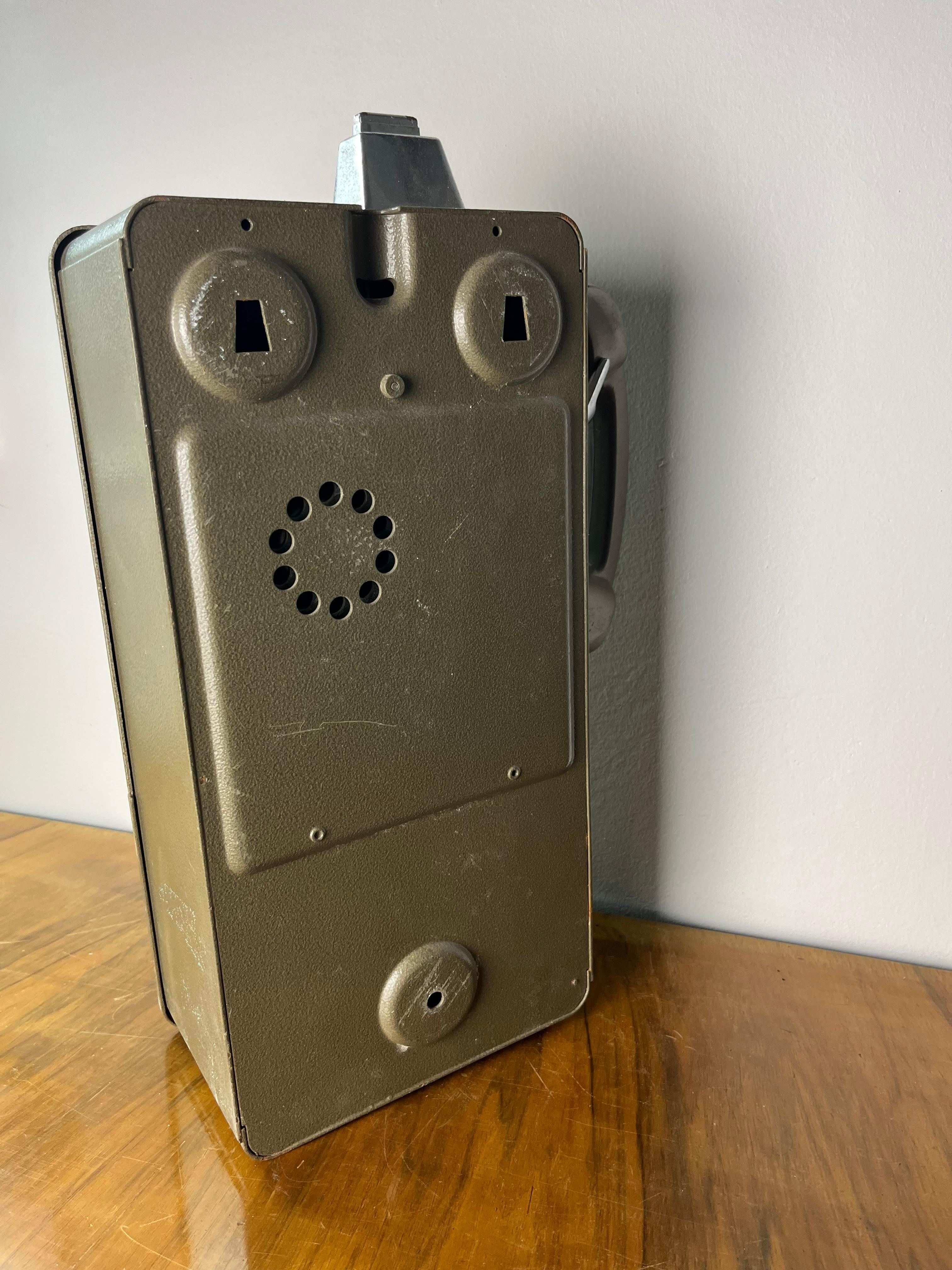 Telefono pubblico italiano a gettoni modello Sip 