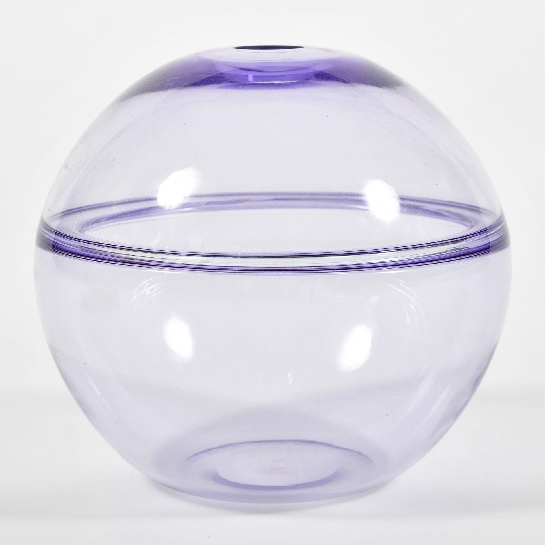 Vintage 1950s soft purple Murano globe vase with decorative internal ring. Signed. Perfect to show flowers or as a standalone objet d'art. Very good vintage condition