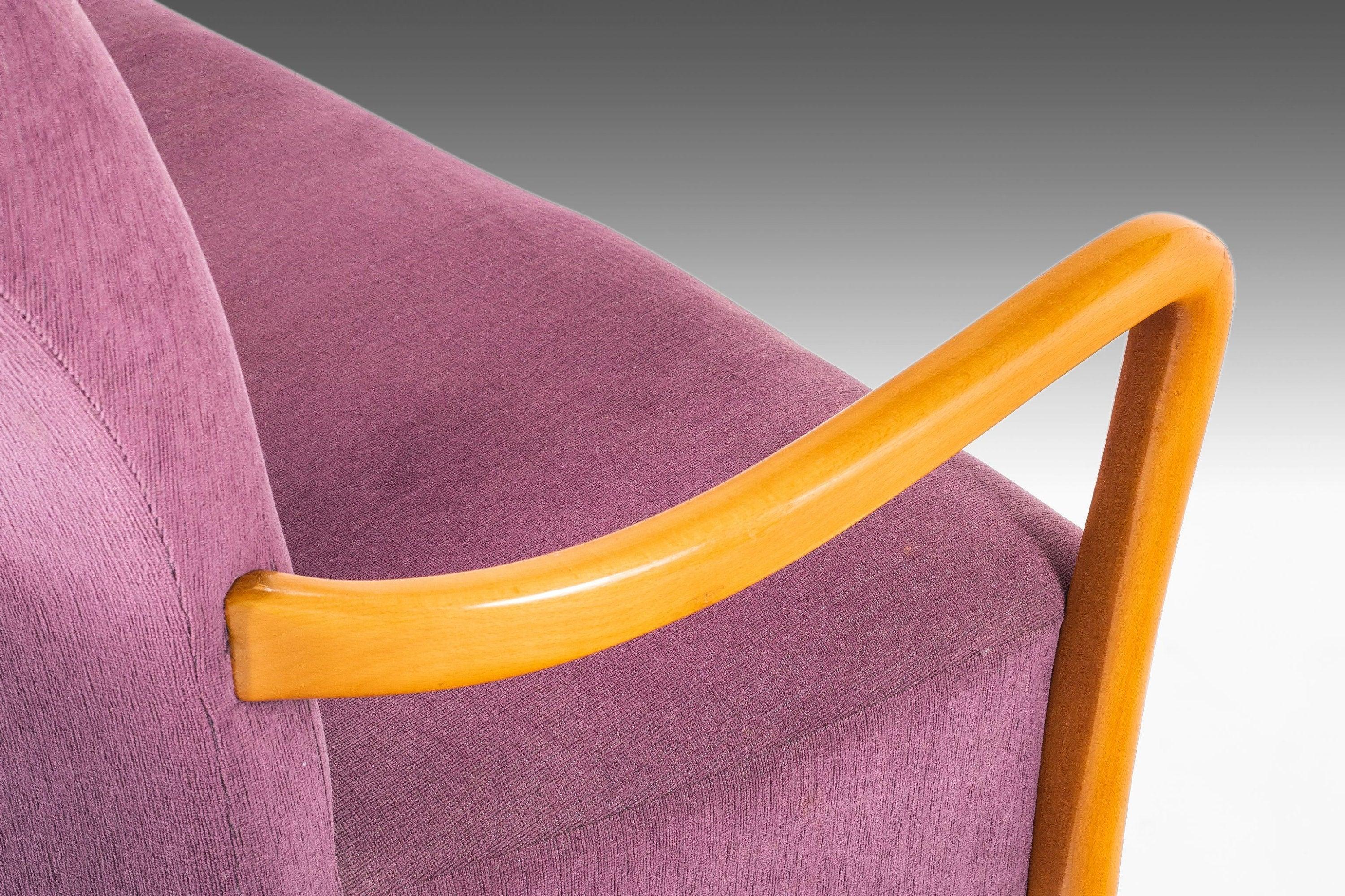 Canapé à assise violet contemporain italien d'après Guglielmo Ulrich avec cadre en chêne en vente 1