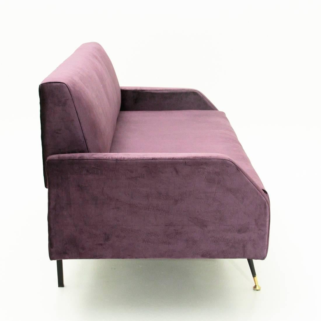 Italian Purple Velvet Sofa Bed, 1960s In Excellent Condition In Savona, IT