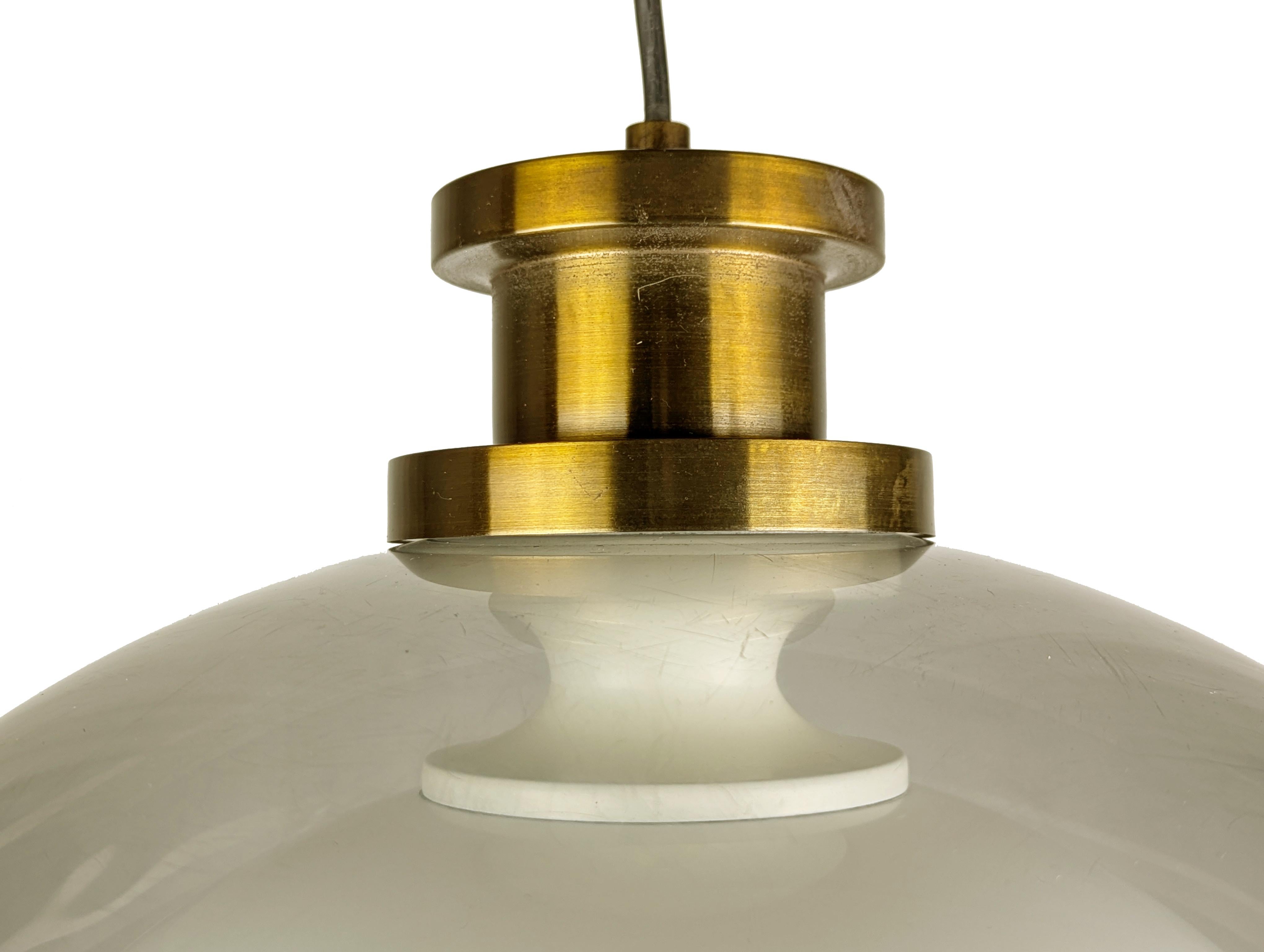 Italian Purple & white perspex, brass & aluminum 1960s pendant lamp by Lamter In Good Condition For Sale In Varese, Lombardia