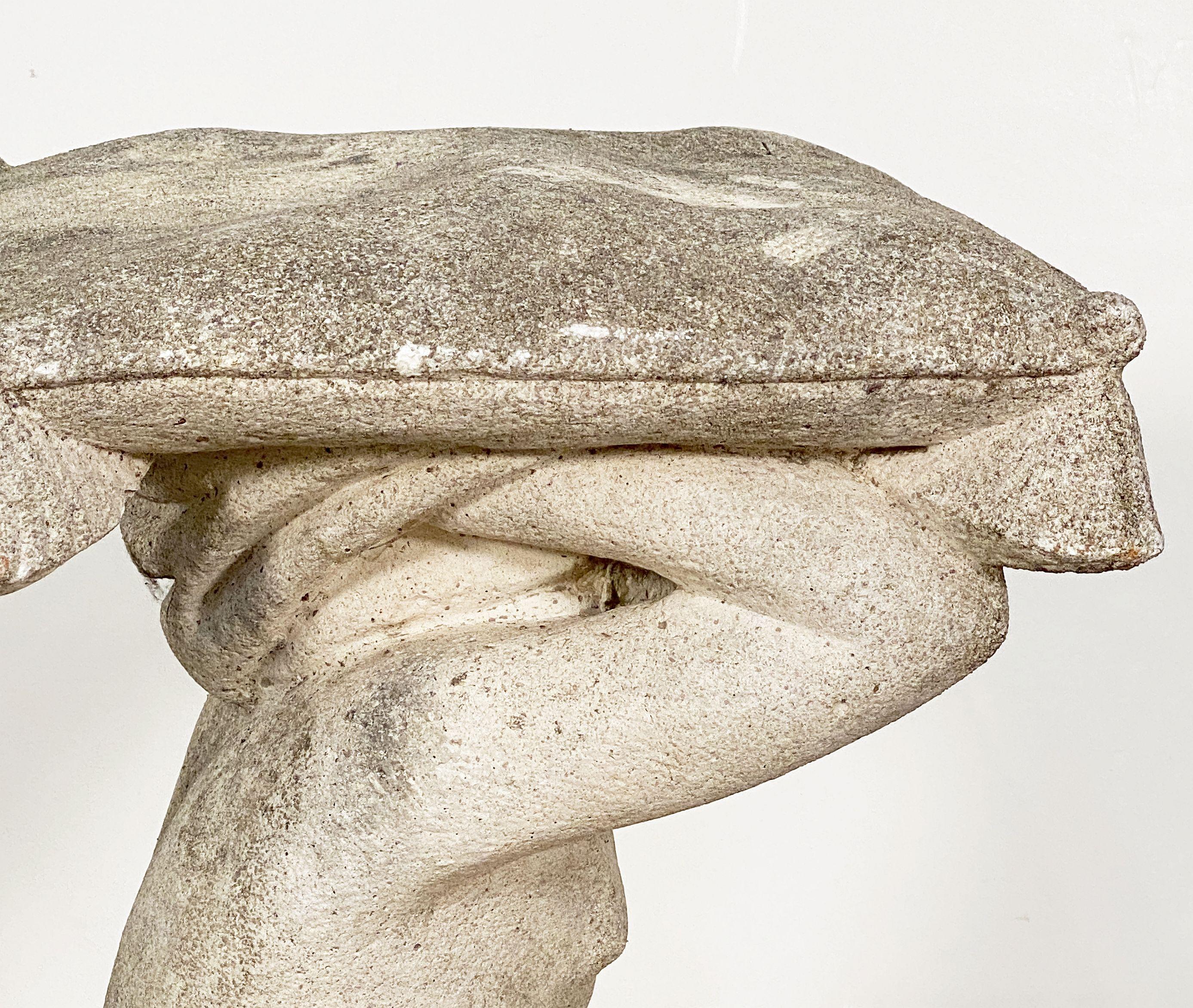 Taburetes de Jardín Italianos Putti o Querubines de Piedra de Composición - Cuatro Disponibles en venta 8