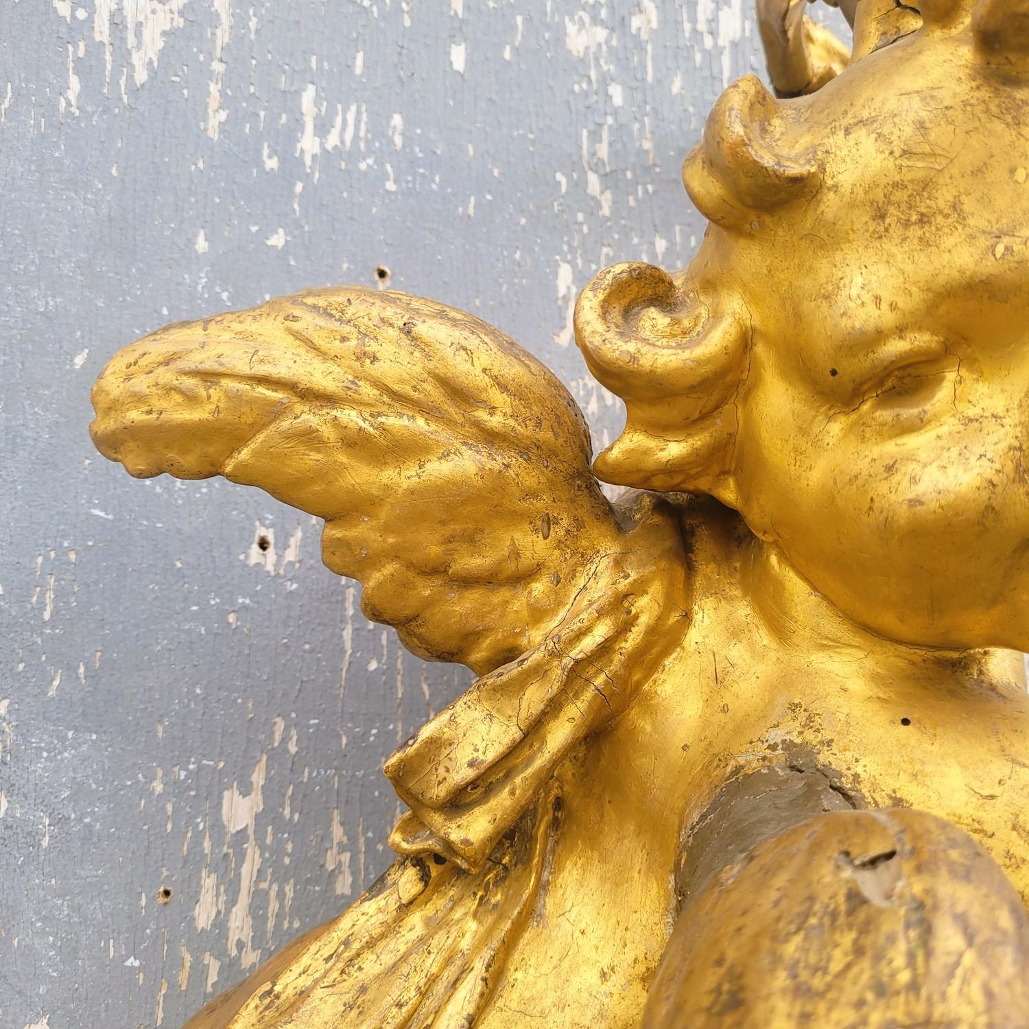 Italian Putto Carved In Gilded Wood, Italy, 18th Century In Good Condition For Sale In MARSEILLE, FR