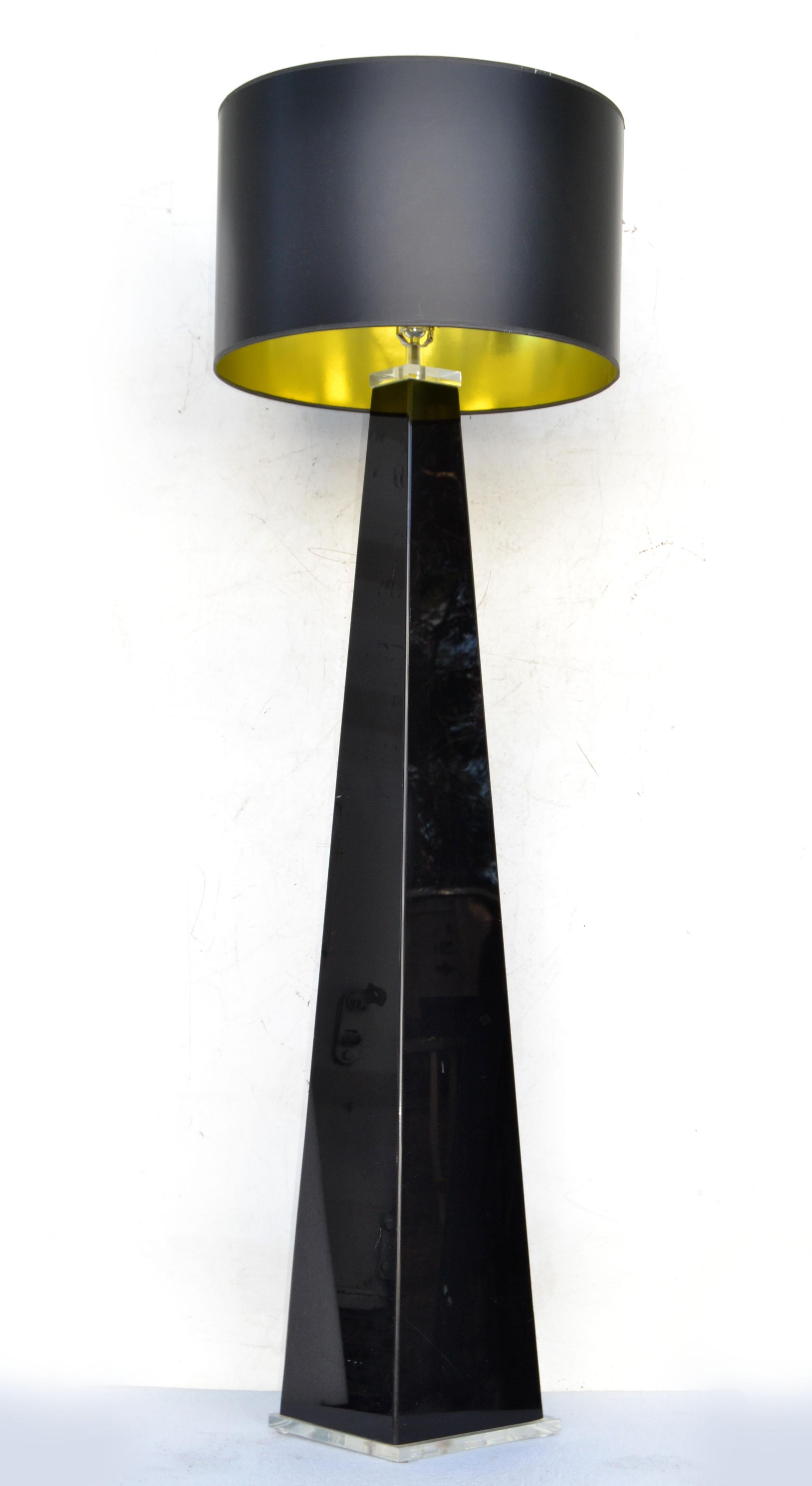 Tall black Lucite geometric pyramid shaped floor lamp with a clear square Base.
US wired and in working condition, takes a regular or LED bulb.
Transparent base measures: 11 x 11 inches.
Height to Top of socket: 62 inches.
No Shade:
Great size