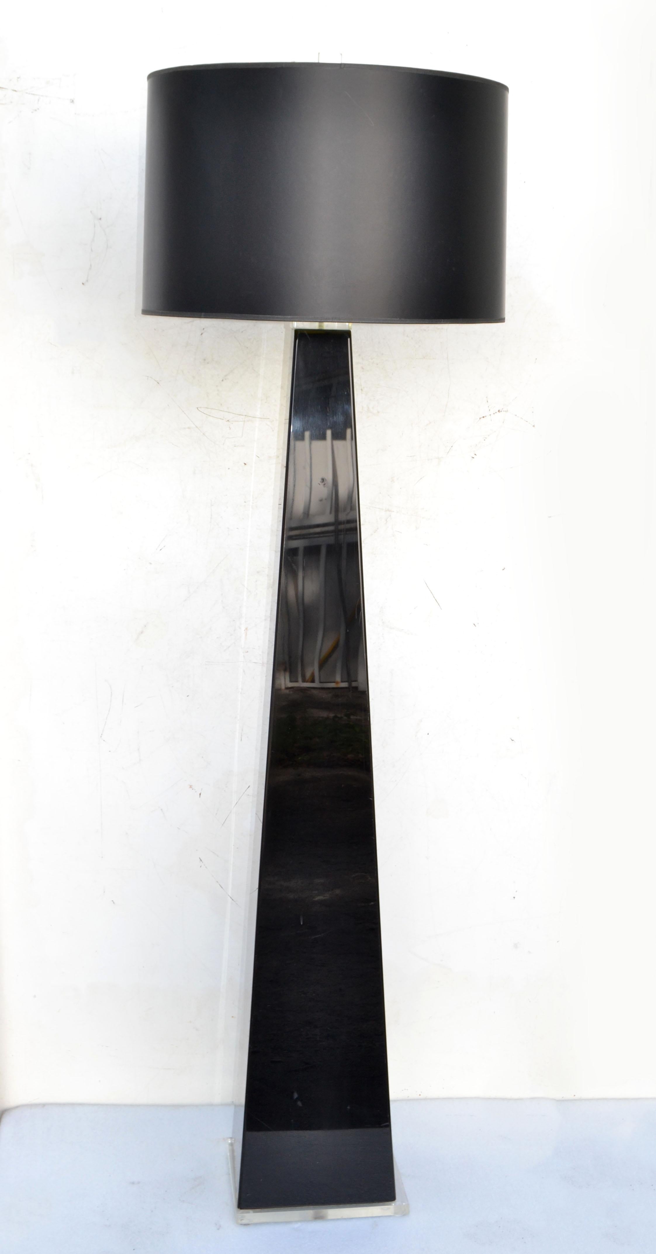 20th Century Italian Pyramid Shaped Black & Transparent Lucite Floor Lamp Mid-Century Modern For Sale
