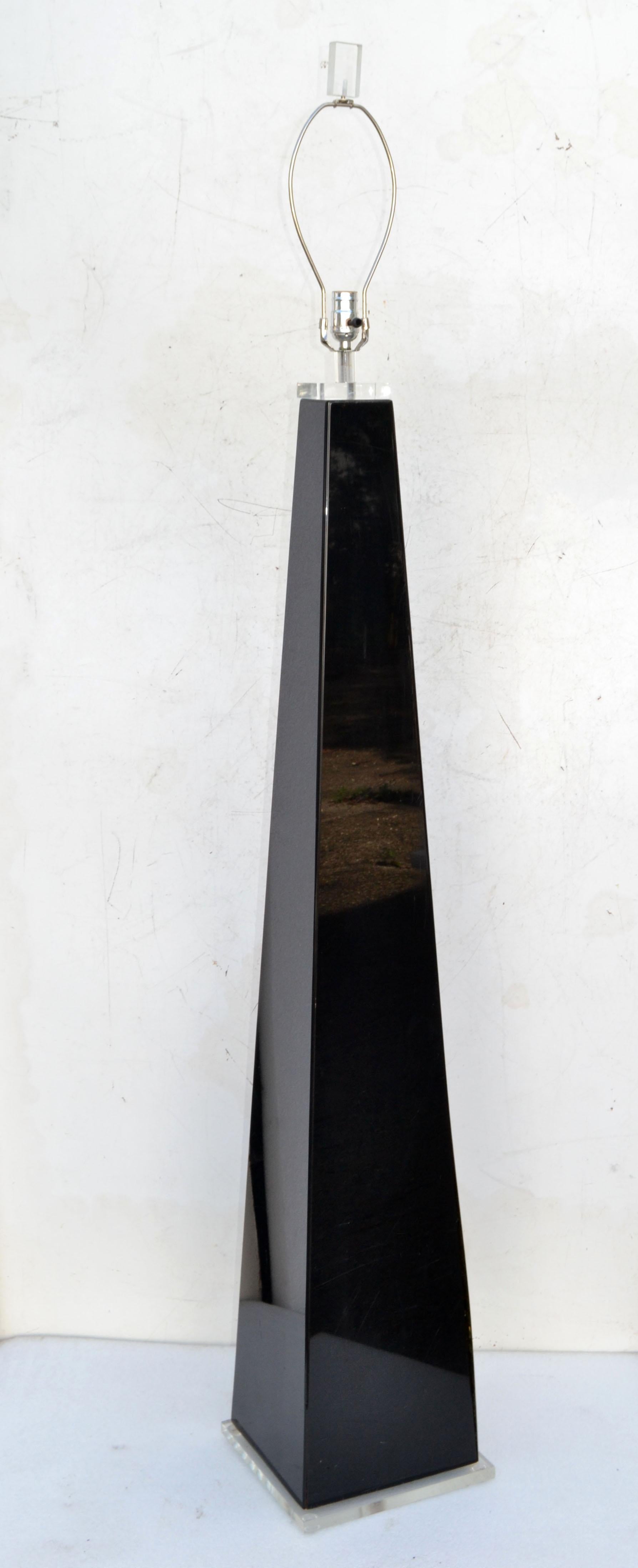 Italian Pyramid Shaped Black & Transparent Lucite Floor Lamp Mid-Century Modern For Sale 4
