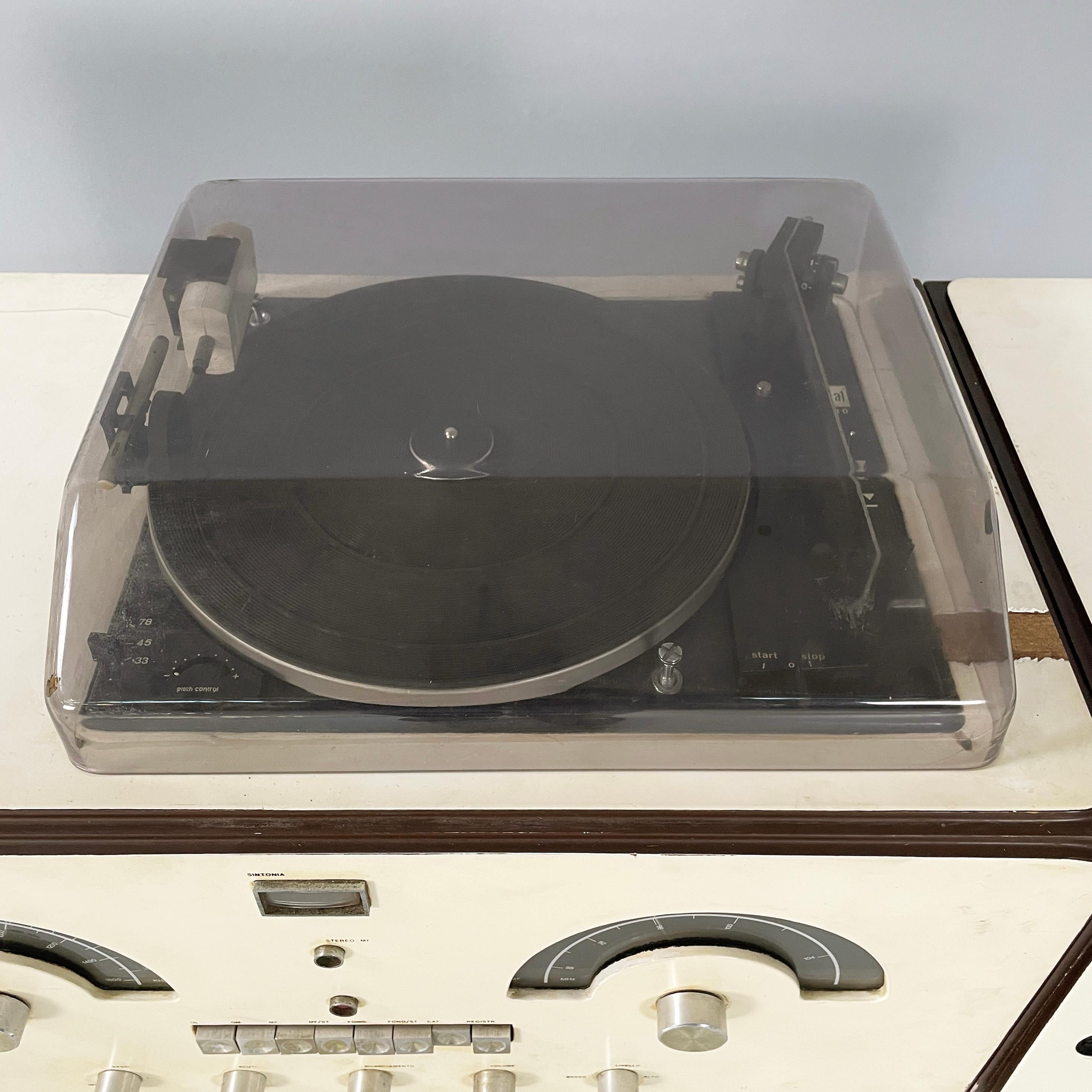 Italian Radio phonograph record player RR126 by Castiglioni for Brionvega, 1960s 4