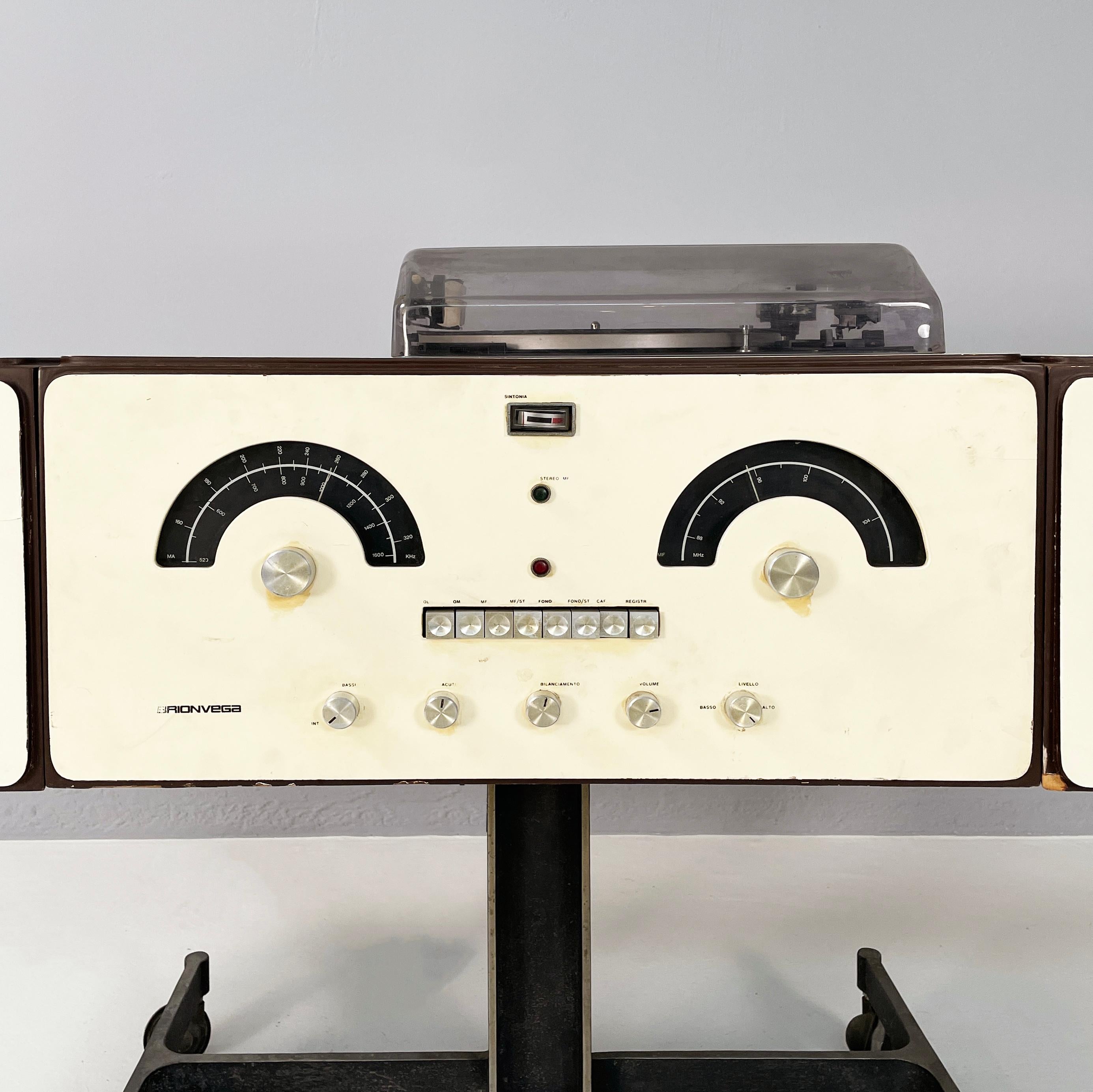 Mid-20th Century Italian Radio phonograph record player RR126 by Castiglioni for Brionvega, 1960s