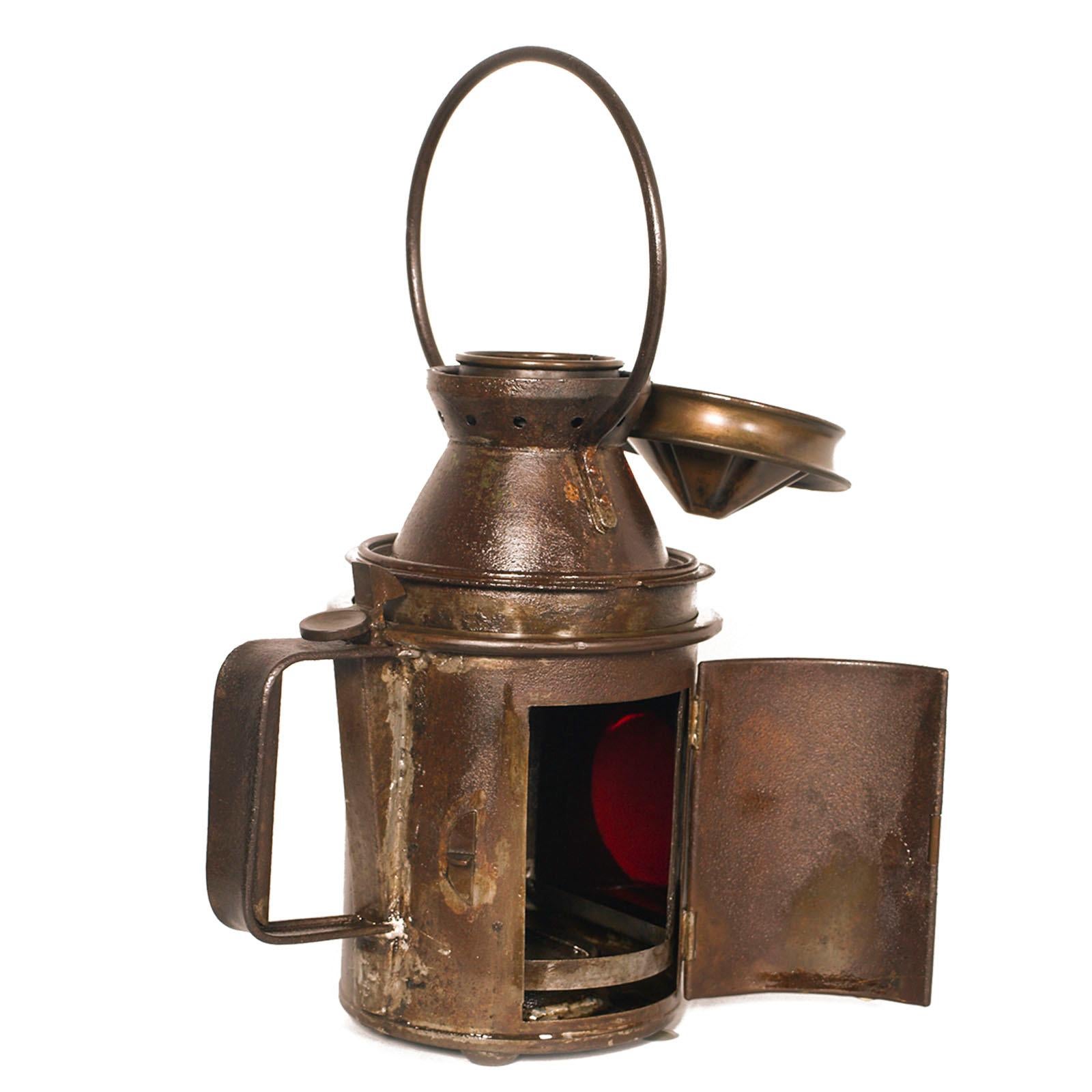 Iron Italian Railway Manual Oil Lamp, 1920s Table Oil Lamp For Sale