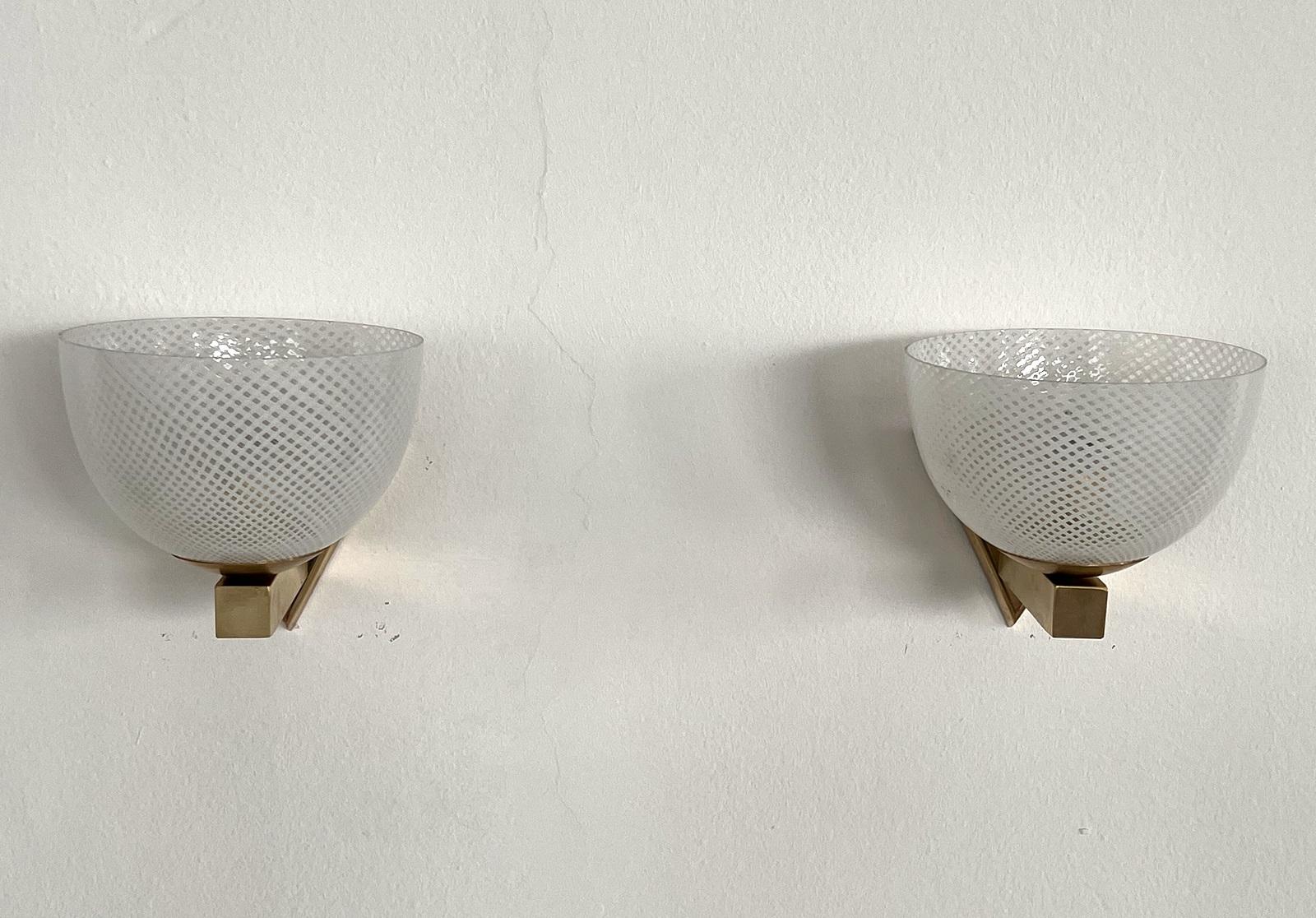 Rare paire de Wall Lights en verre de Murano et en laiton de style Art Déco Bon état - En vente à Morazzone, Varese