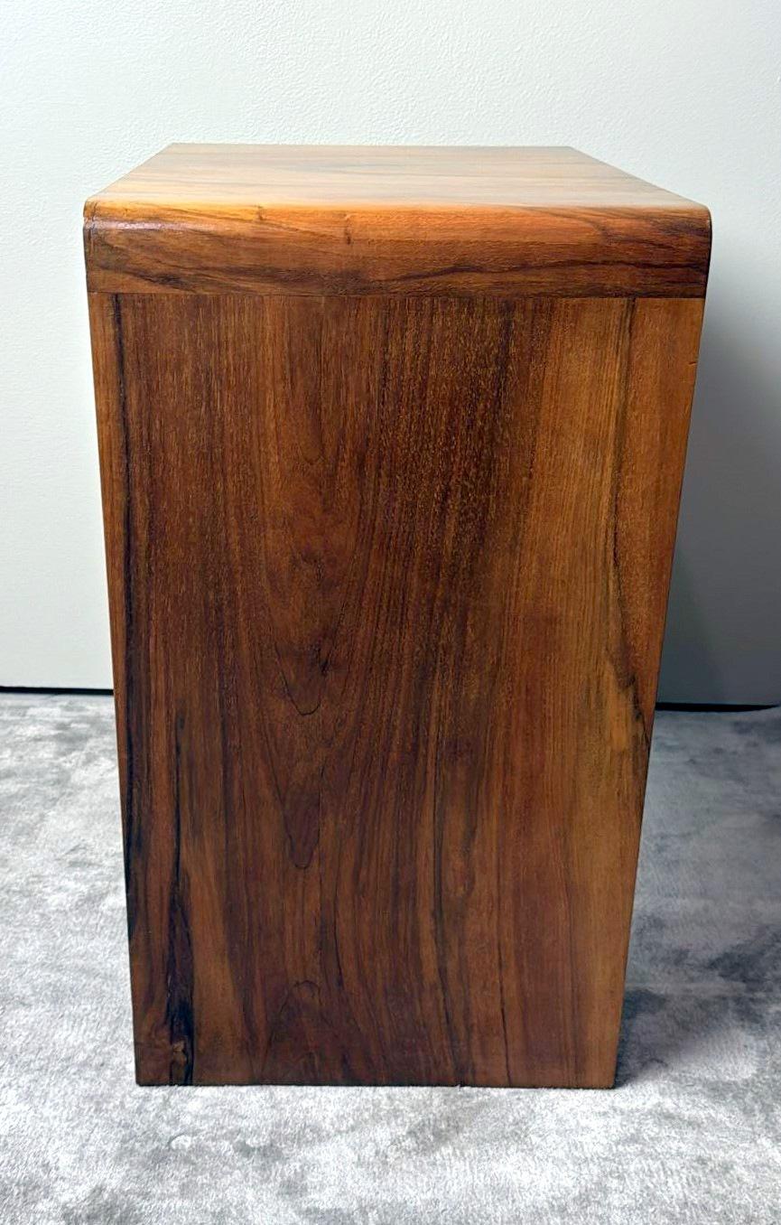 Racionalismo italiano Mesa auxiliar de nogal rubio con cajón Chapado en venta