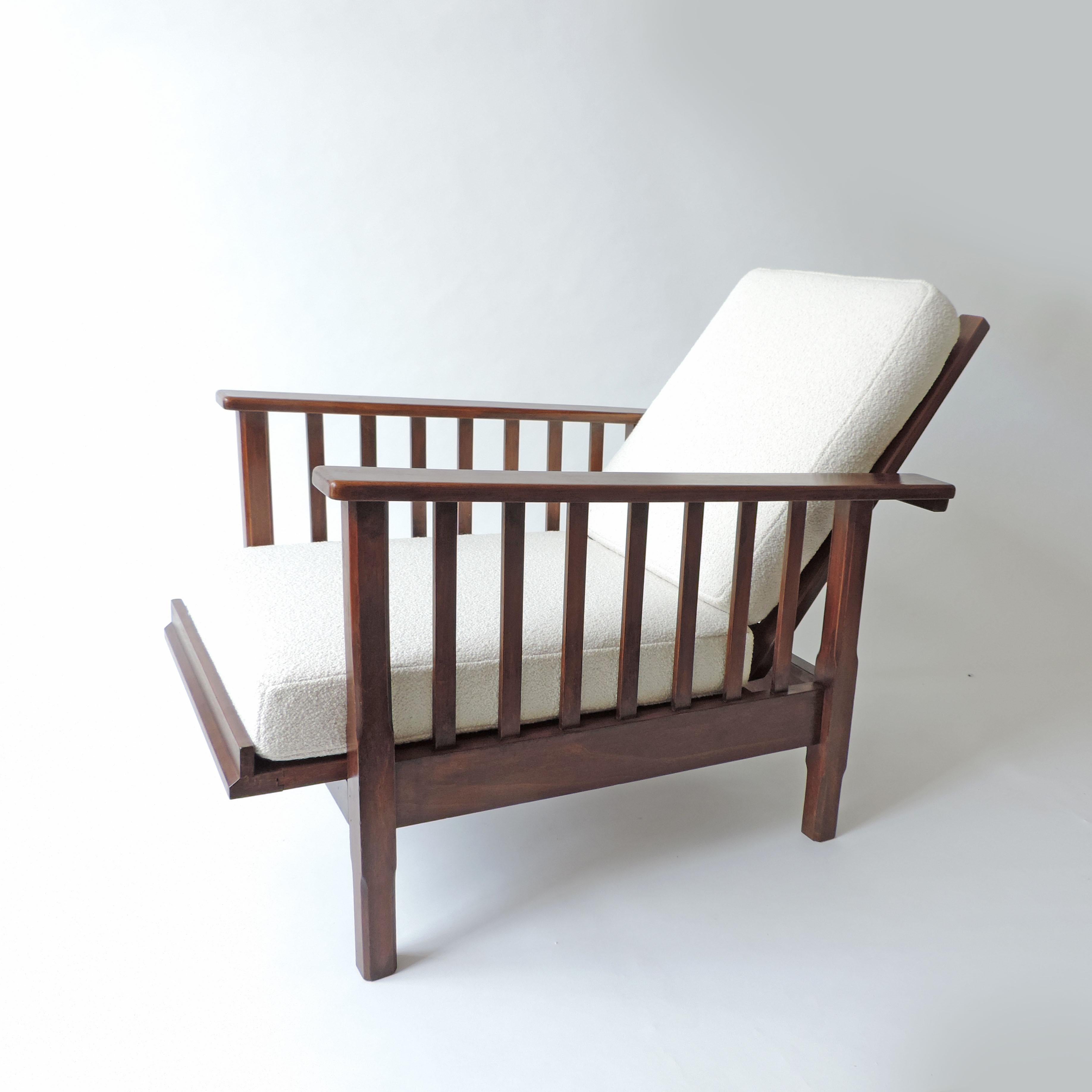 Italian Rationalist adjustable wooden lounge chair, Italy 1940s
Measurements when opened 125 x 66 x H 70 cm.