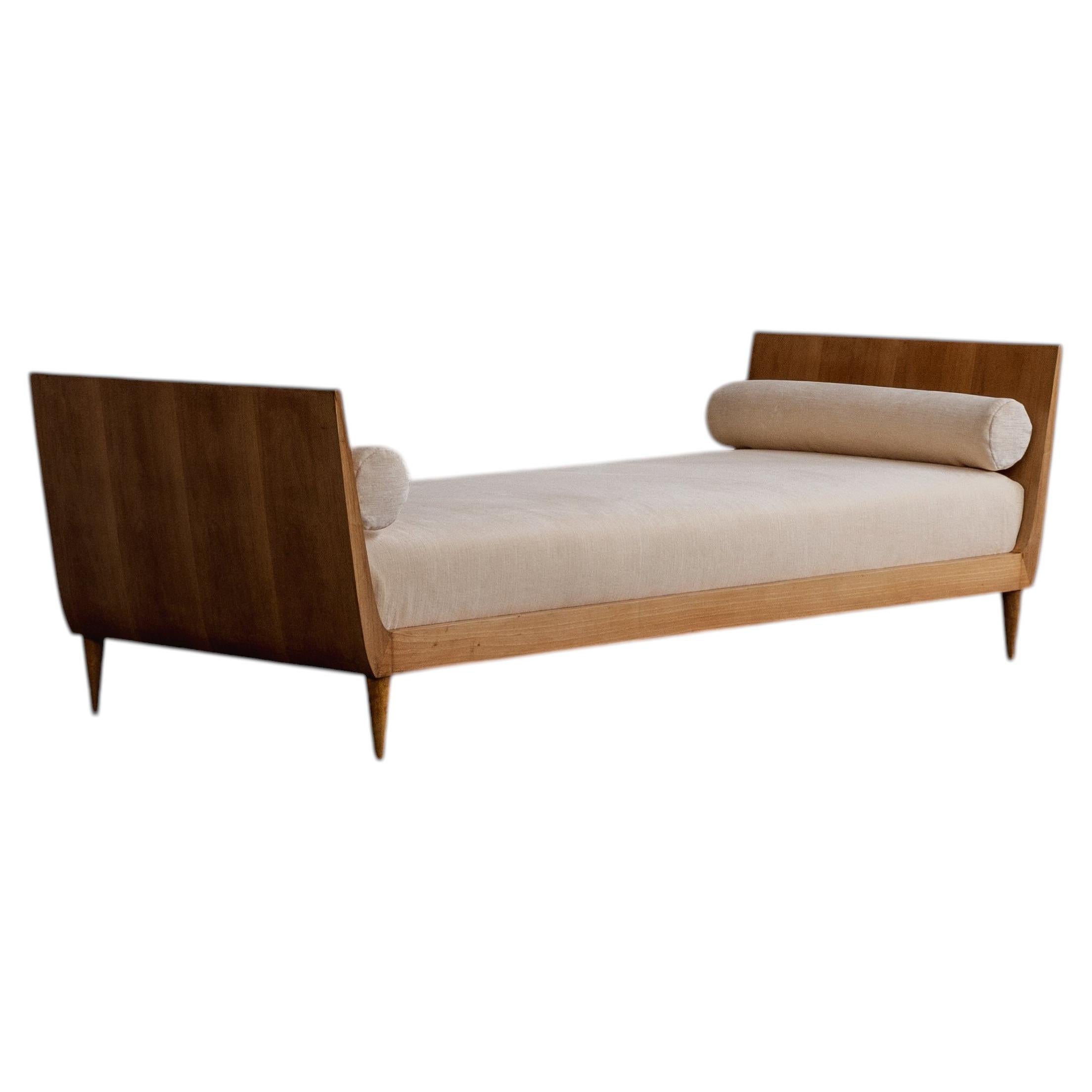 Italian Rationalist Daybed in the Style of Paolo Buffa, 1940s