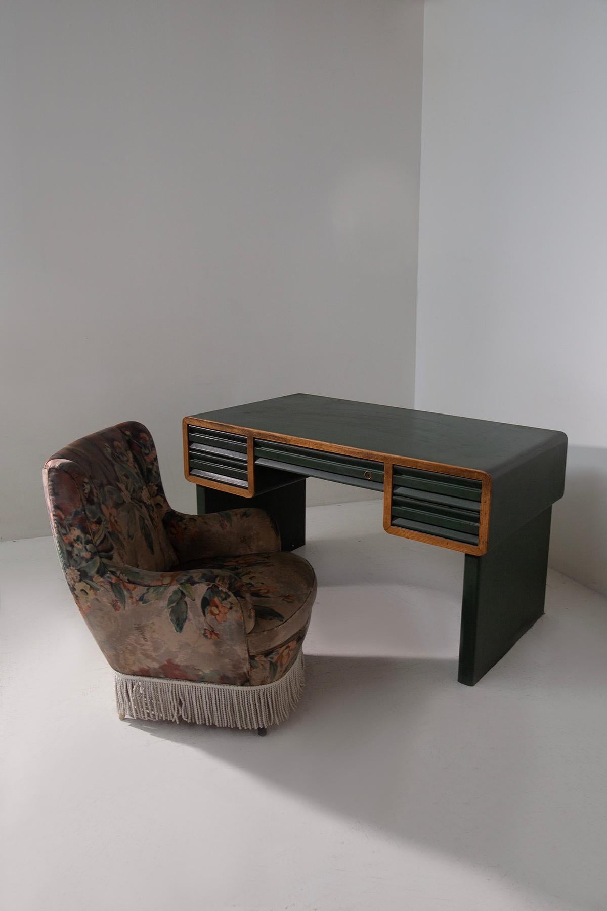 Italian rationalist desk from the Bauhaus period in green metal im Angebot 7