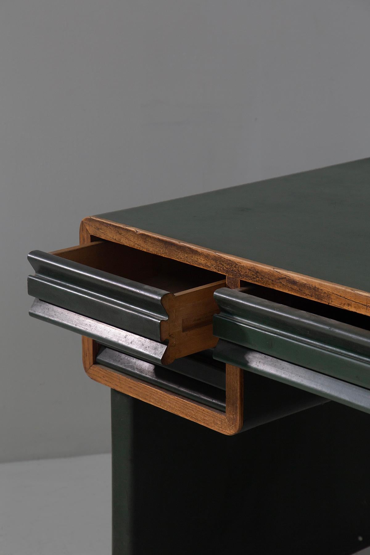 Italian rationalist desk from the Bauhaus period in green metal im Angebot 1
