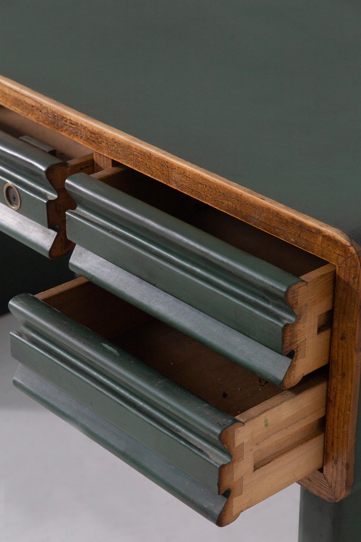 Italian rationalist desk from the Bauhaus period in green metal im Angebot 3