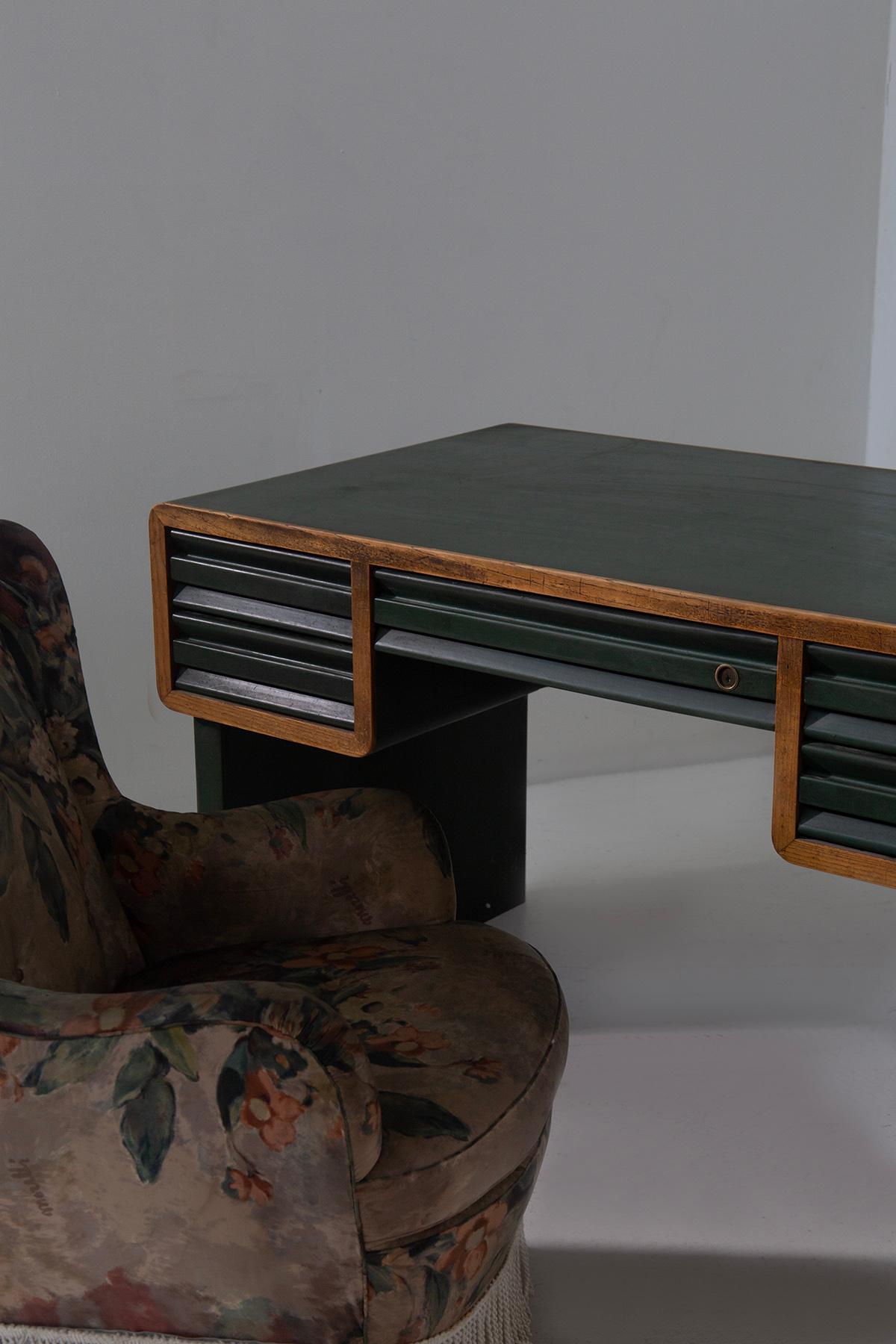 Italian rationalist desk from the Bauhaus period in green metal im Angebot 4