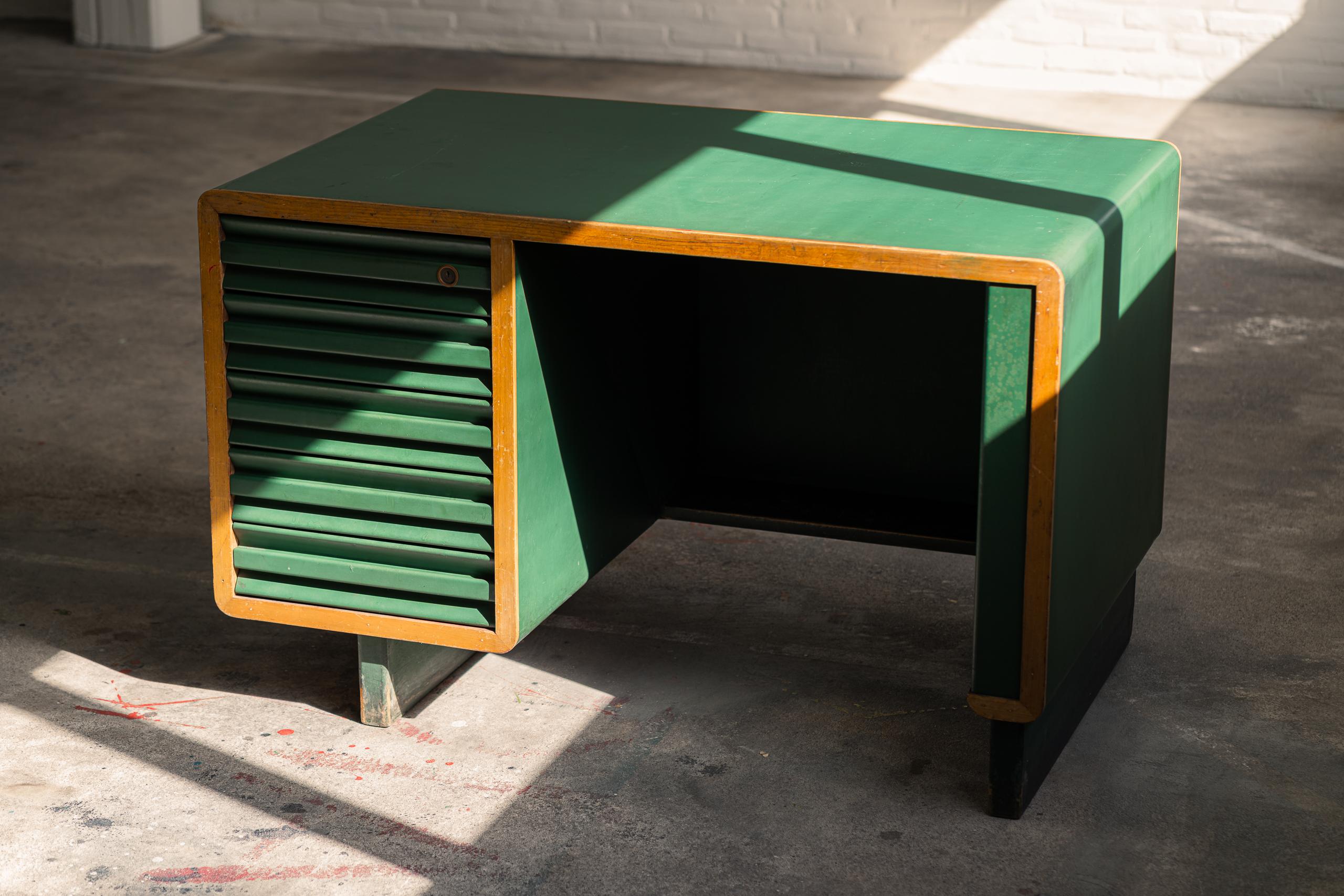 Wonderful Italian Rationalist Writing Desk from the 1940s

This beautiful writing desk from the 1940s is a superb example of Italian Rationalist design. Showcasing the movement’s signature blend of functionality and elegant simplicity, the desk