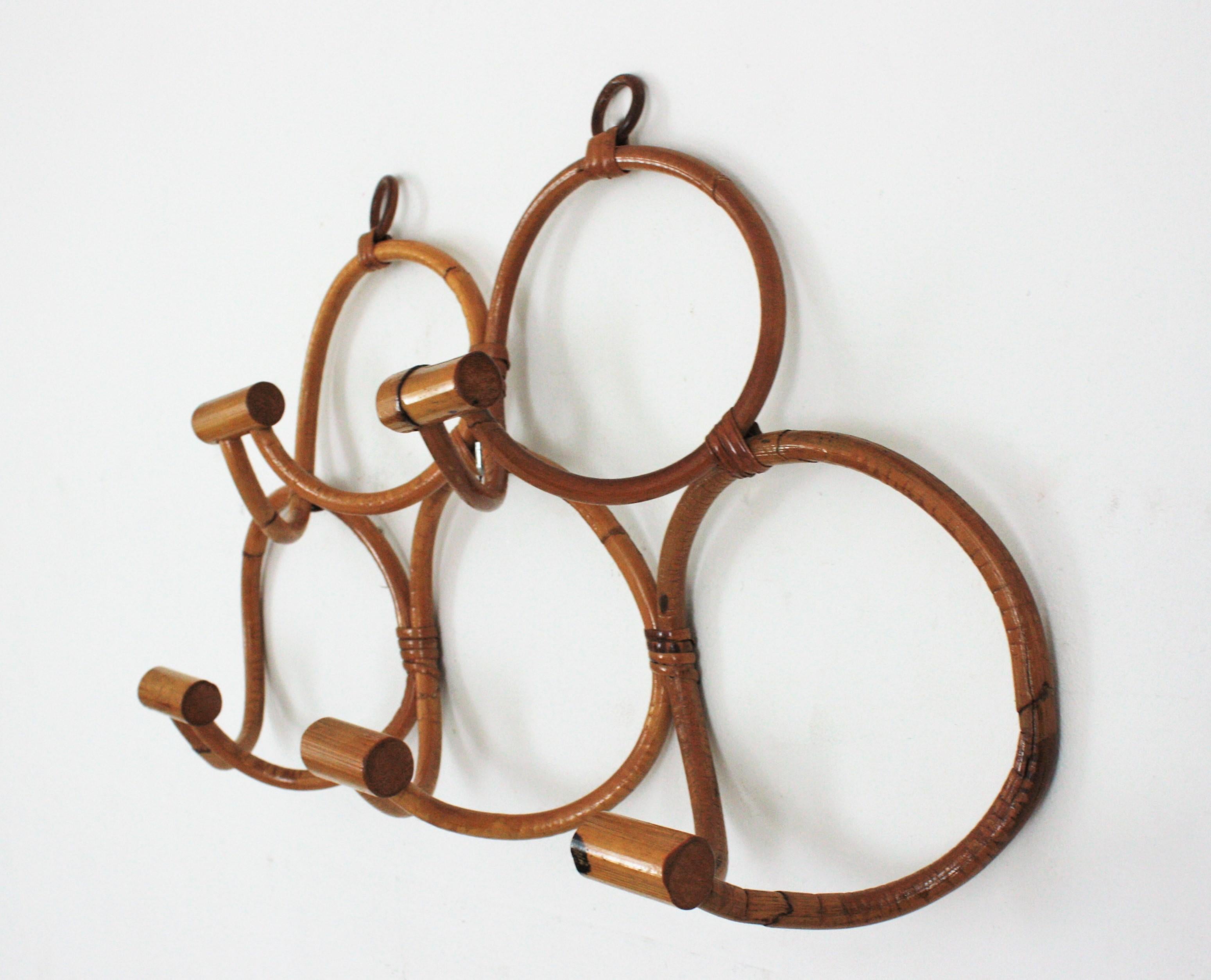 Italian Rattan Bamboo Wall Coat Rack with 5 Hooks, 1960s In Good Condition For Sale In Barcelona, ES