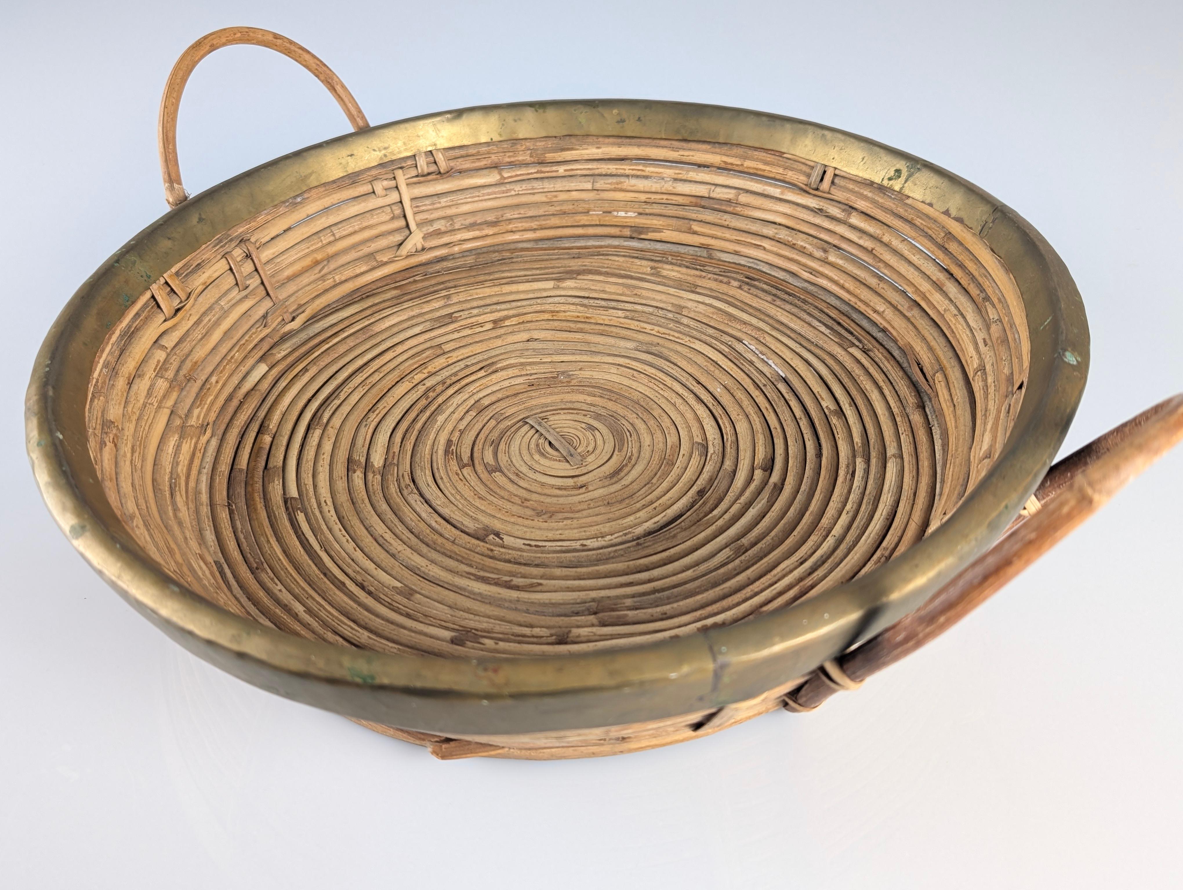 Italian Rattan and Brass Centerpiece Basket with Handles 1970s For Sale 1