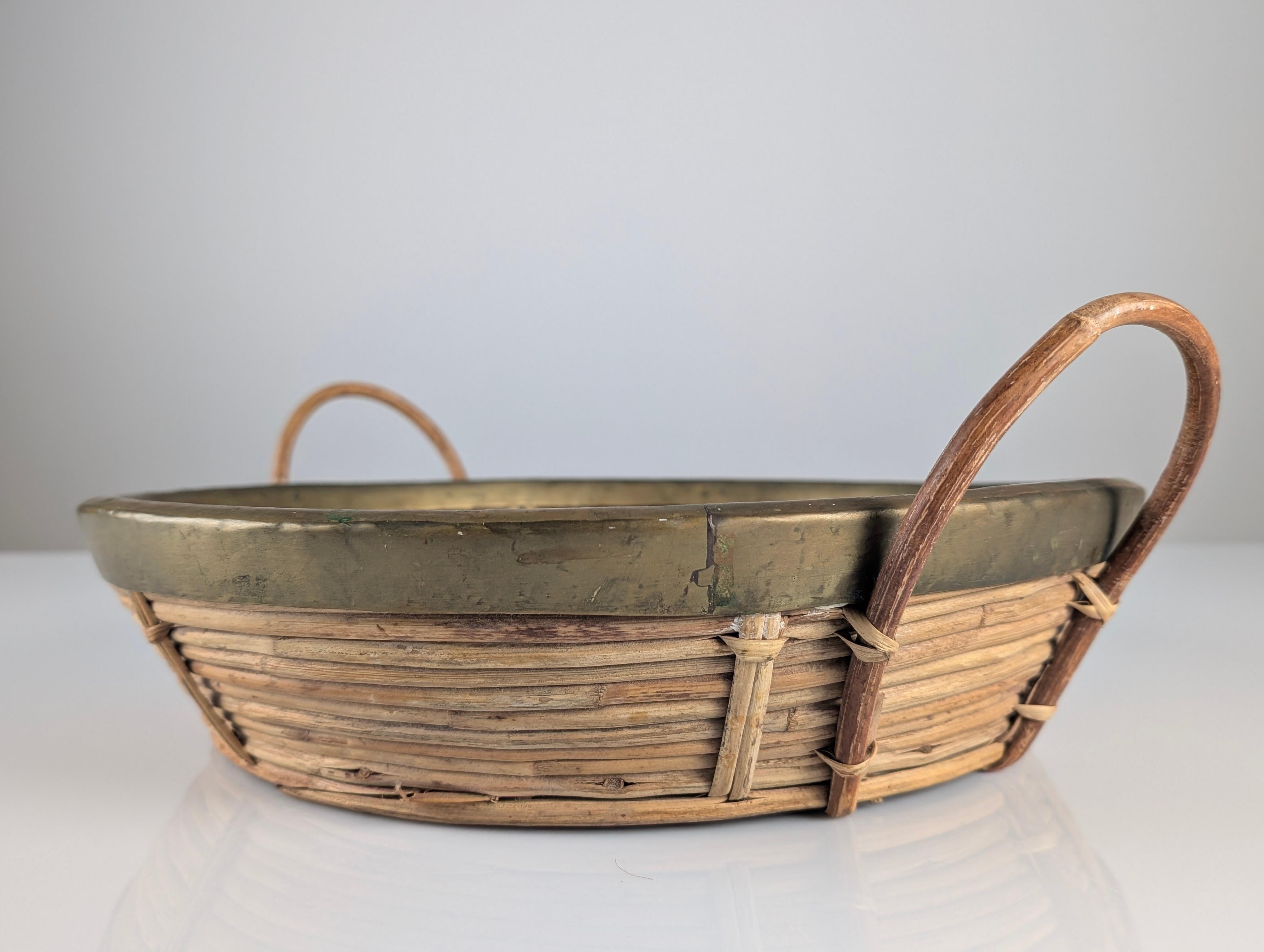 Italian Rattan and Brass Centerpiece Basket with Handles 1970s For Sale 2