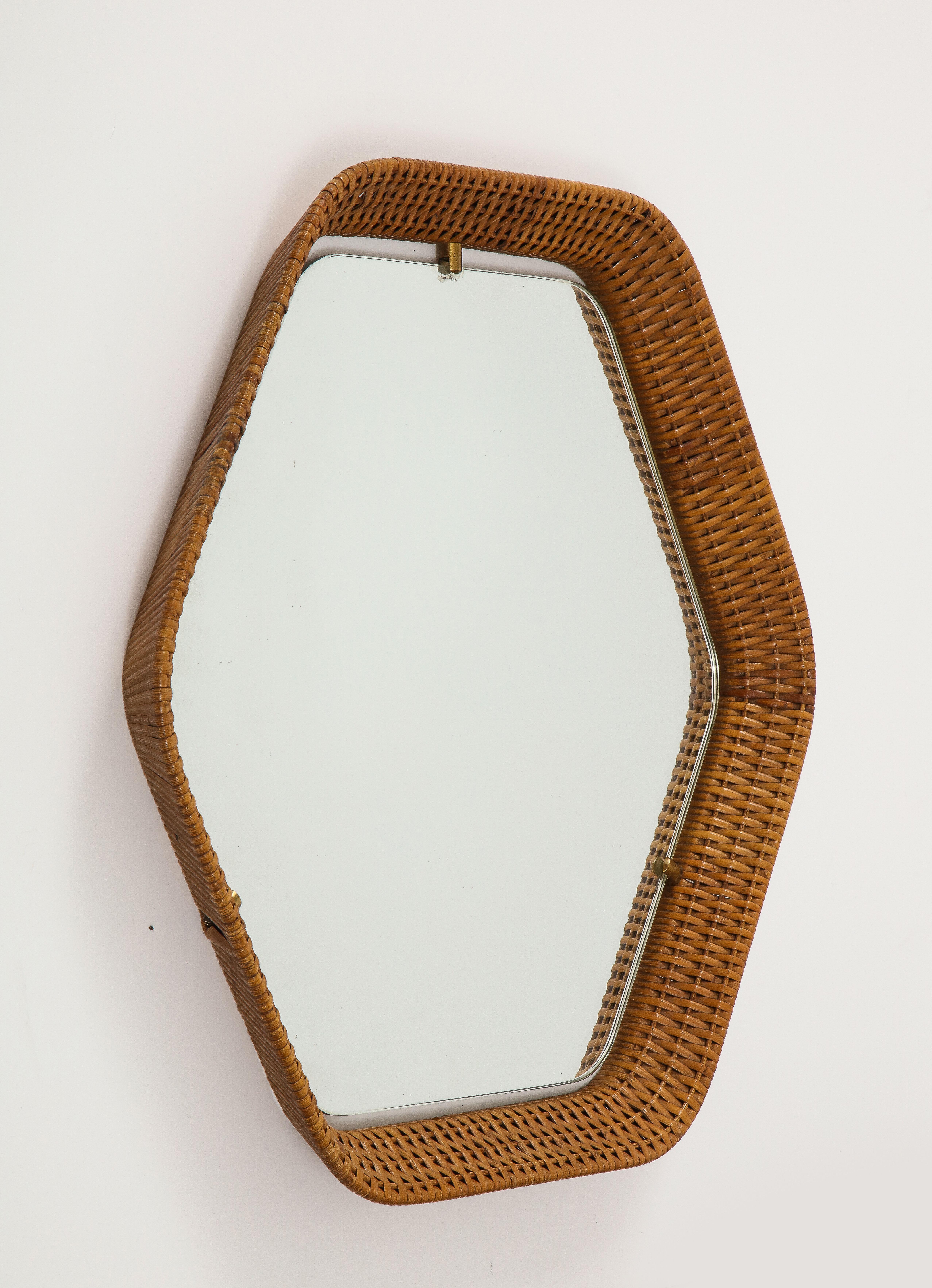 Italian rattan hexagonal shaped mirror, the glass joined by three decorative brass supports.
Stamp on back: Ditta Cantu, Roma
Rome, Italy, circa 1950s
Size: 23