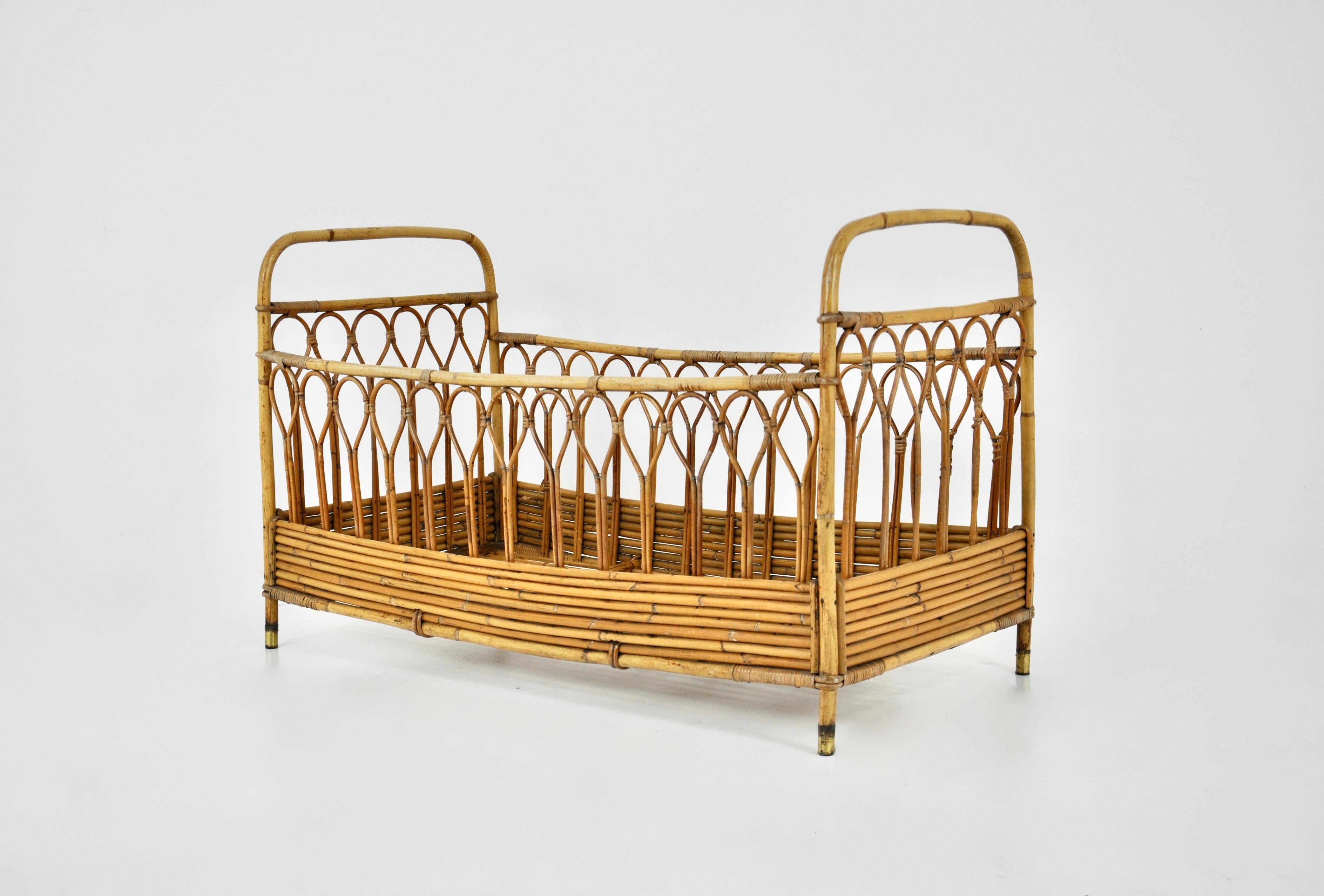 Rattan baby bed from the 1960s. Wear and tear due to time and age. 