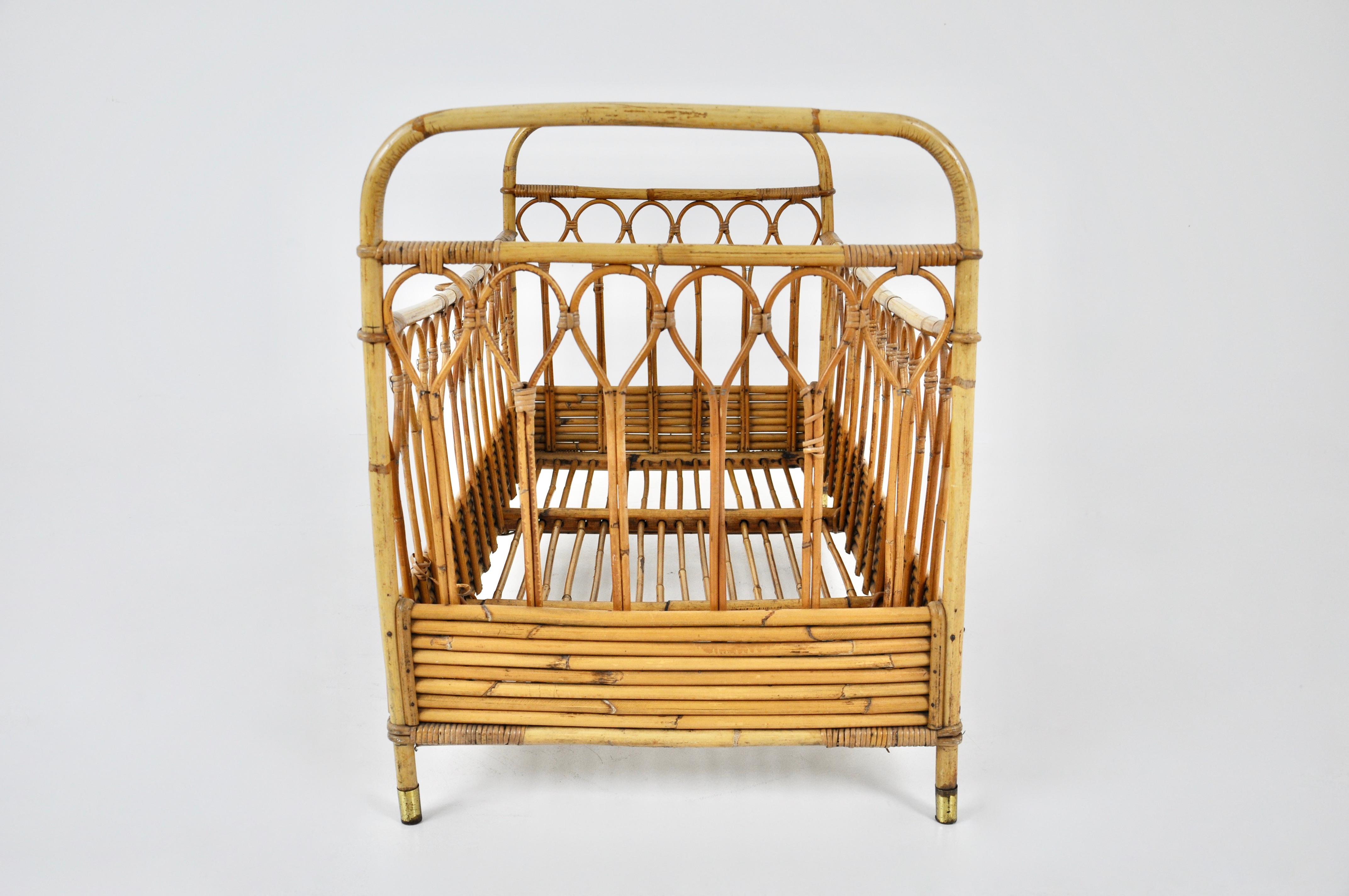Mid-Century Modern Italian rattan baby bed, 1960s For Sale