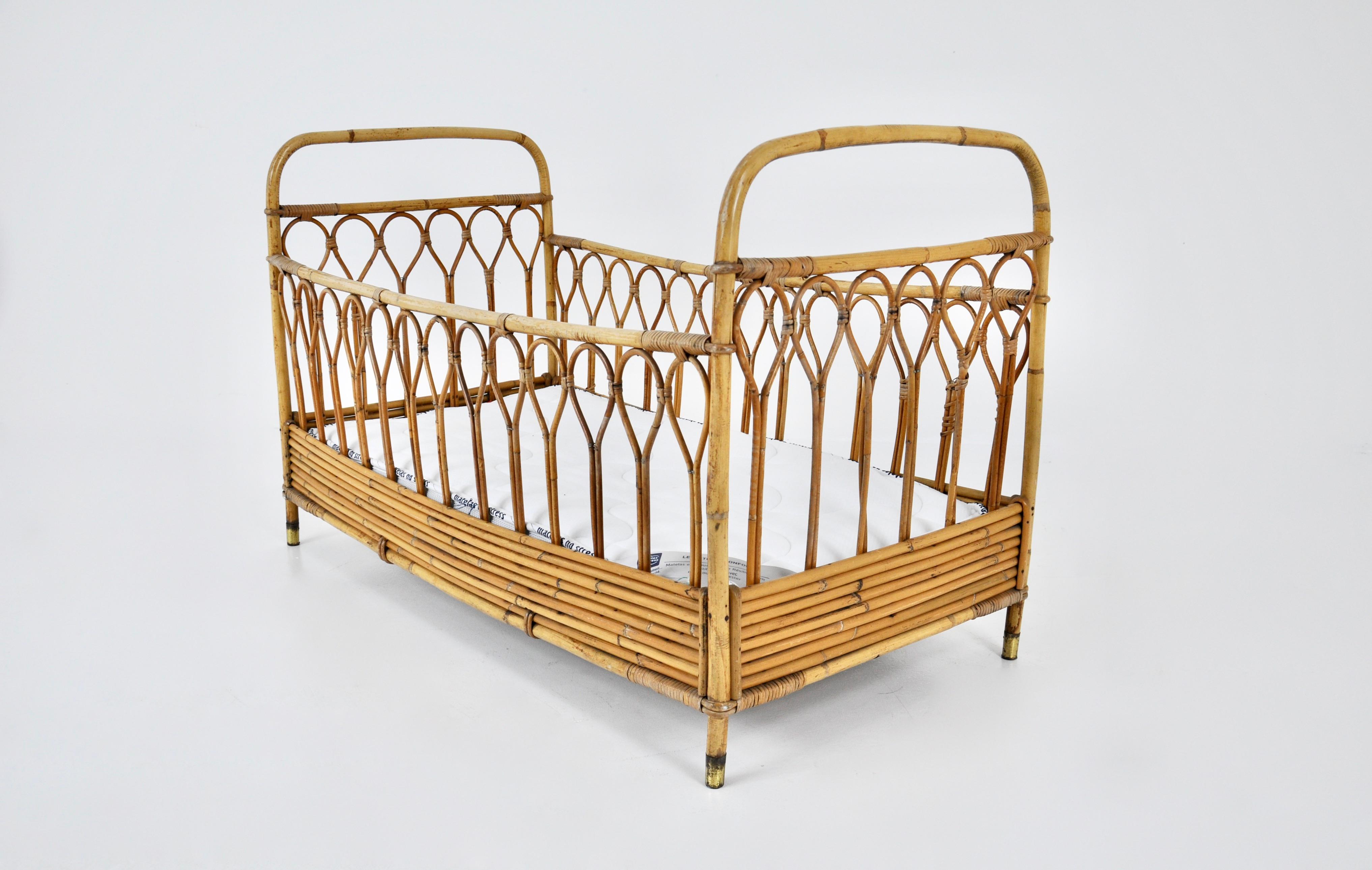 Italian rattan baby bed, 1960s In Good Condition For Sale In Lasne, BE