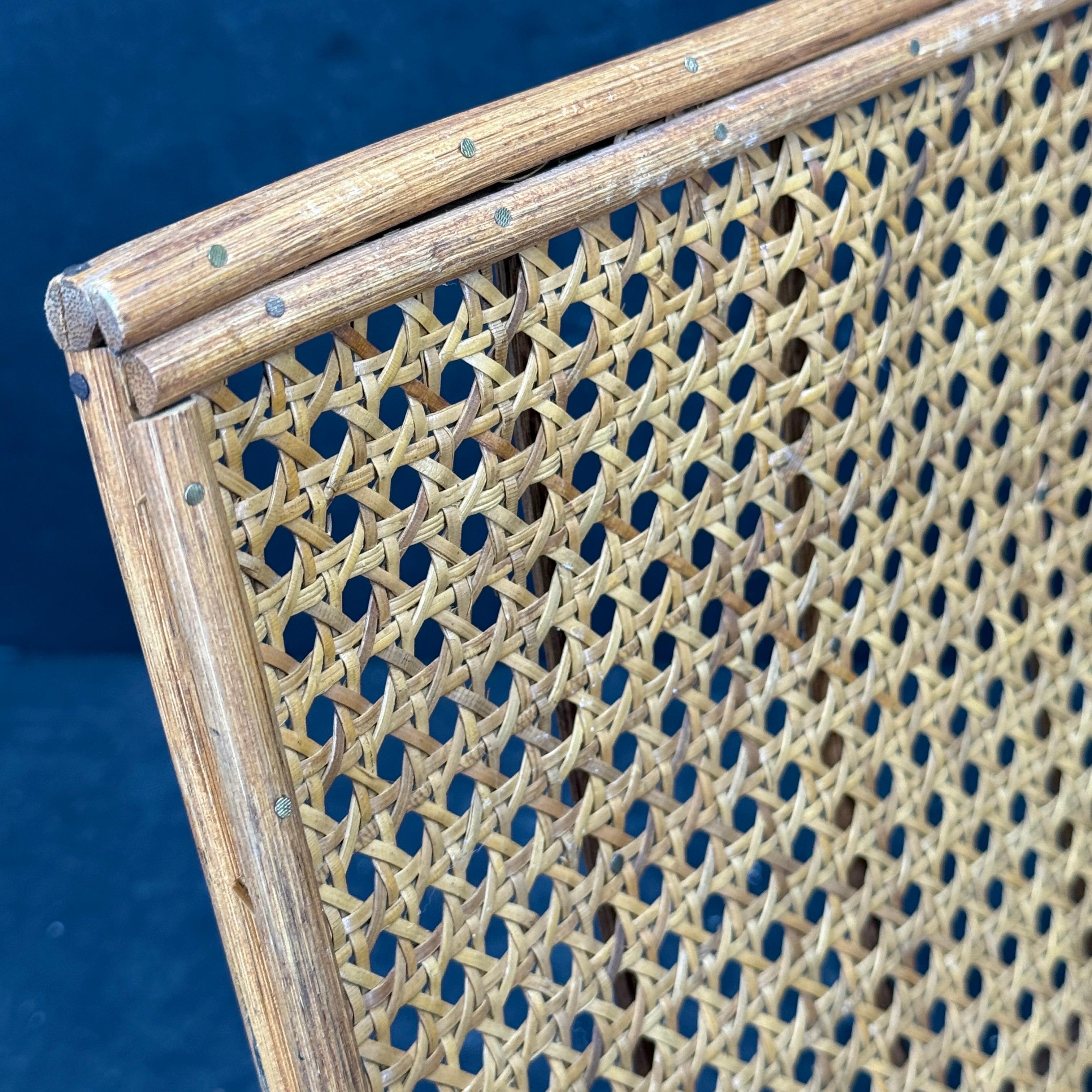 Revistero italiano de caña de bambú y ratán, mediados de los años 60 en venta 7