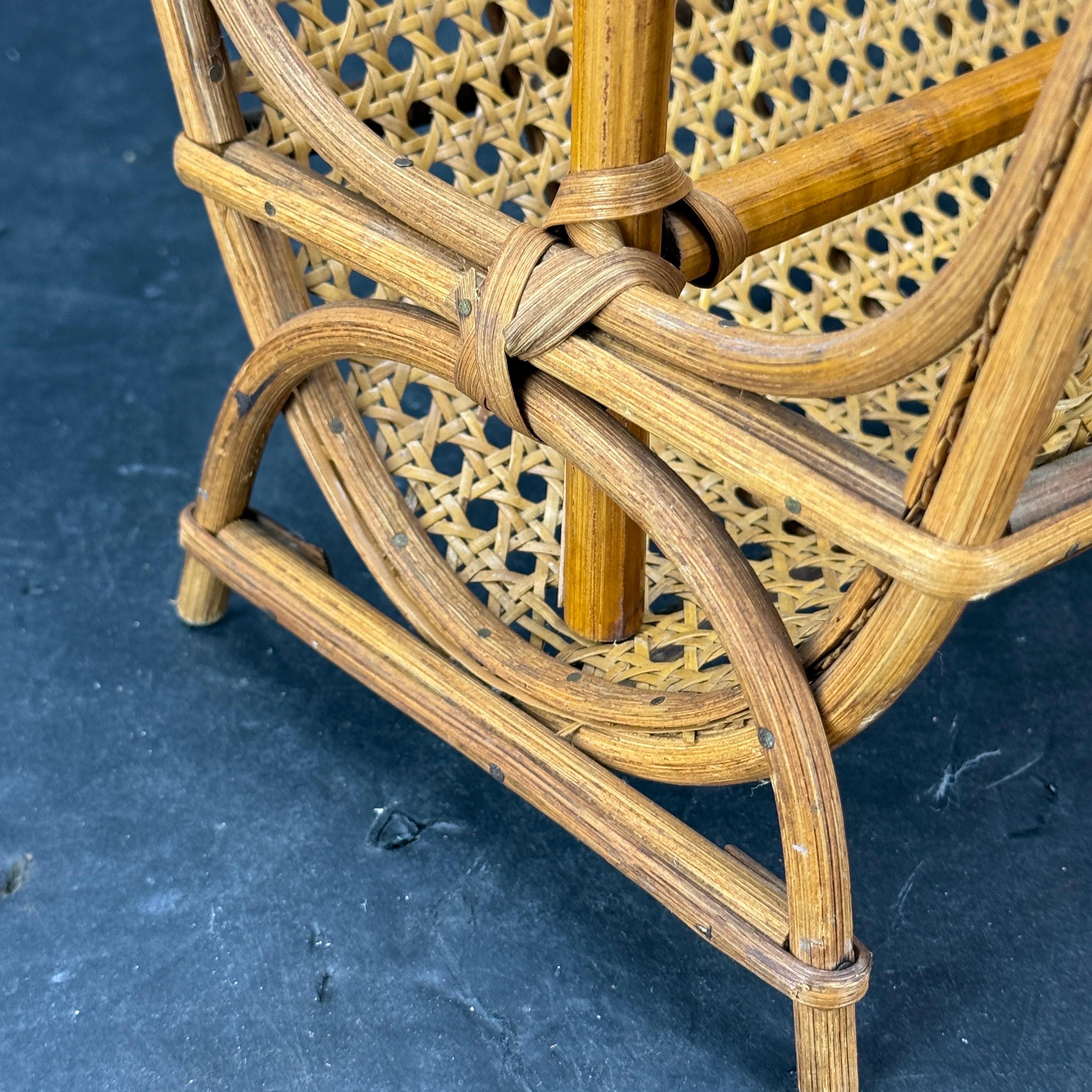 Revistero italiano de caña de bambú y ratán, mediados de los años 60 en venta 8