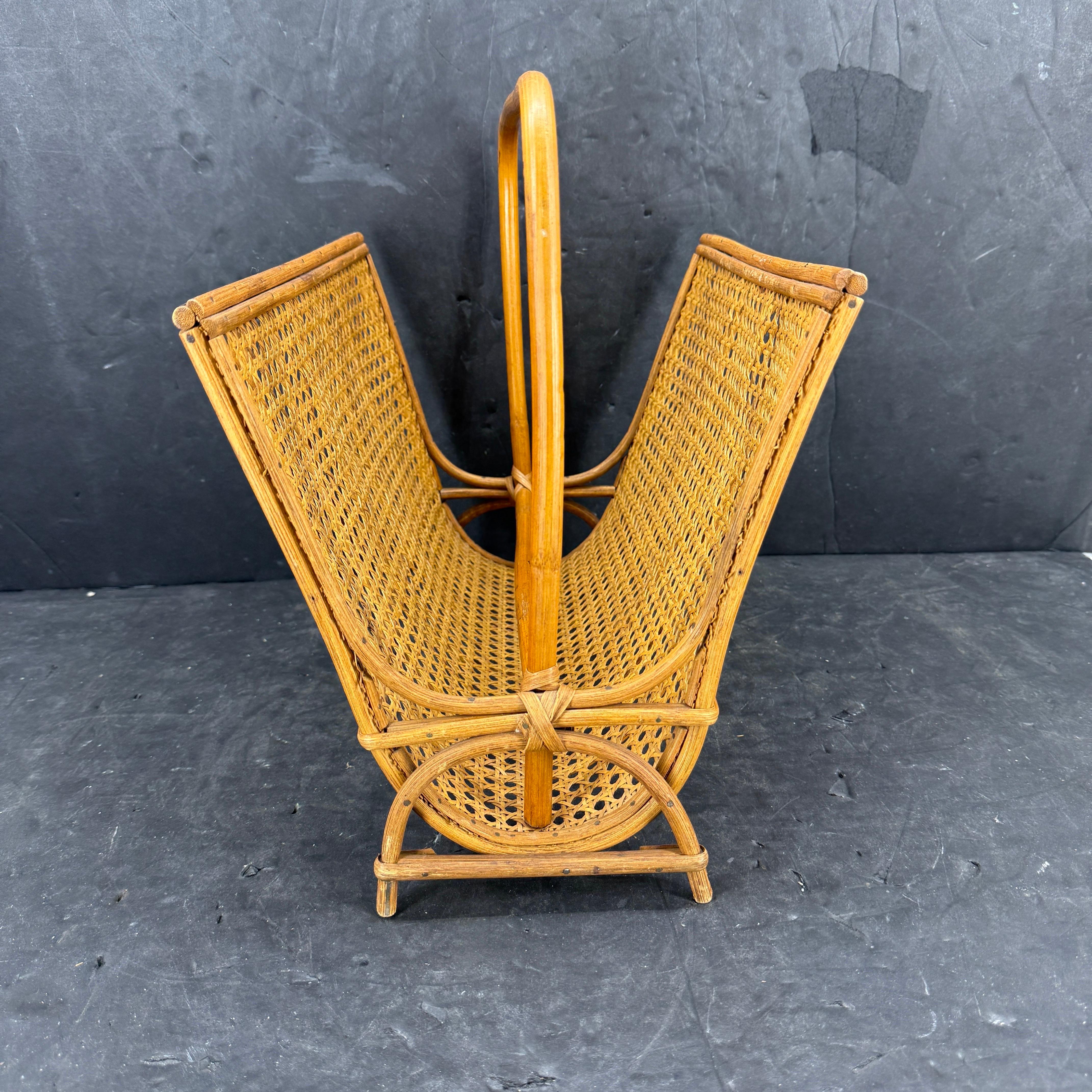 Revistero italiano de caña de bambú y ratán, mediados de los años 60 en Bueno estado para la venta en Haddonfield, NJ