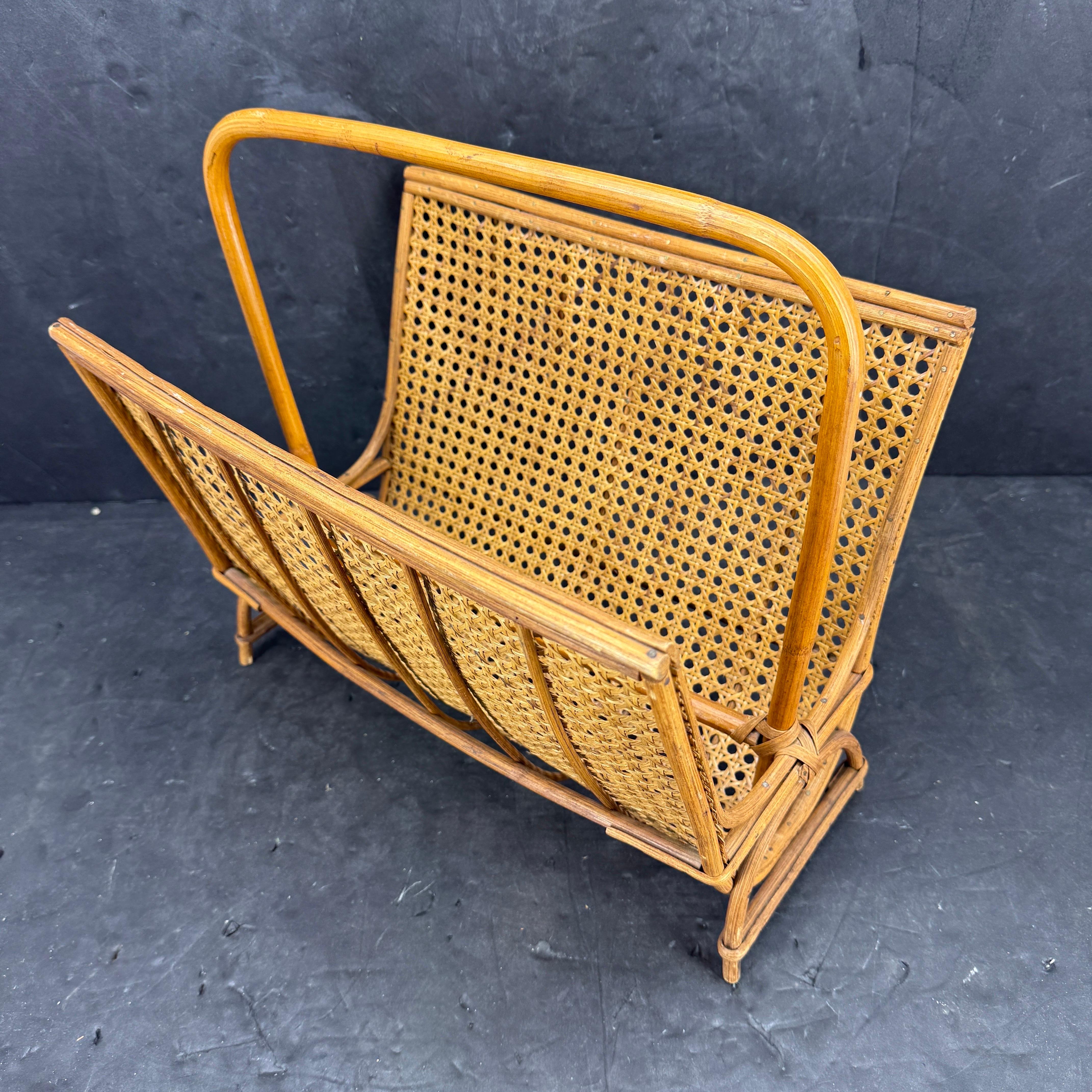 Revistero italiano de caña de bambú y ratán, mediados de los años 60 en venta 1