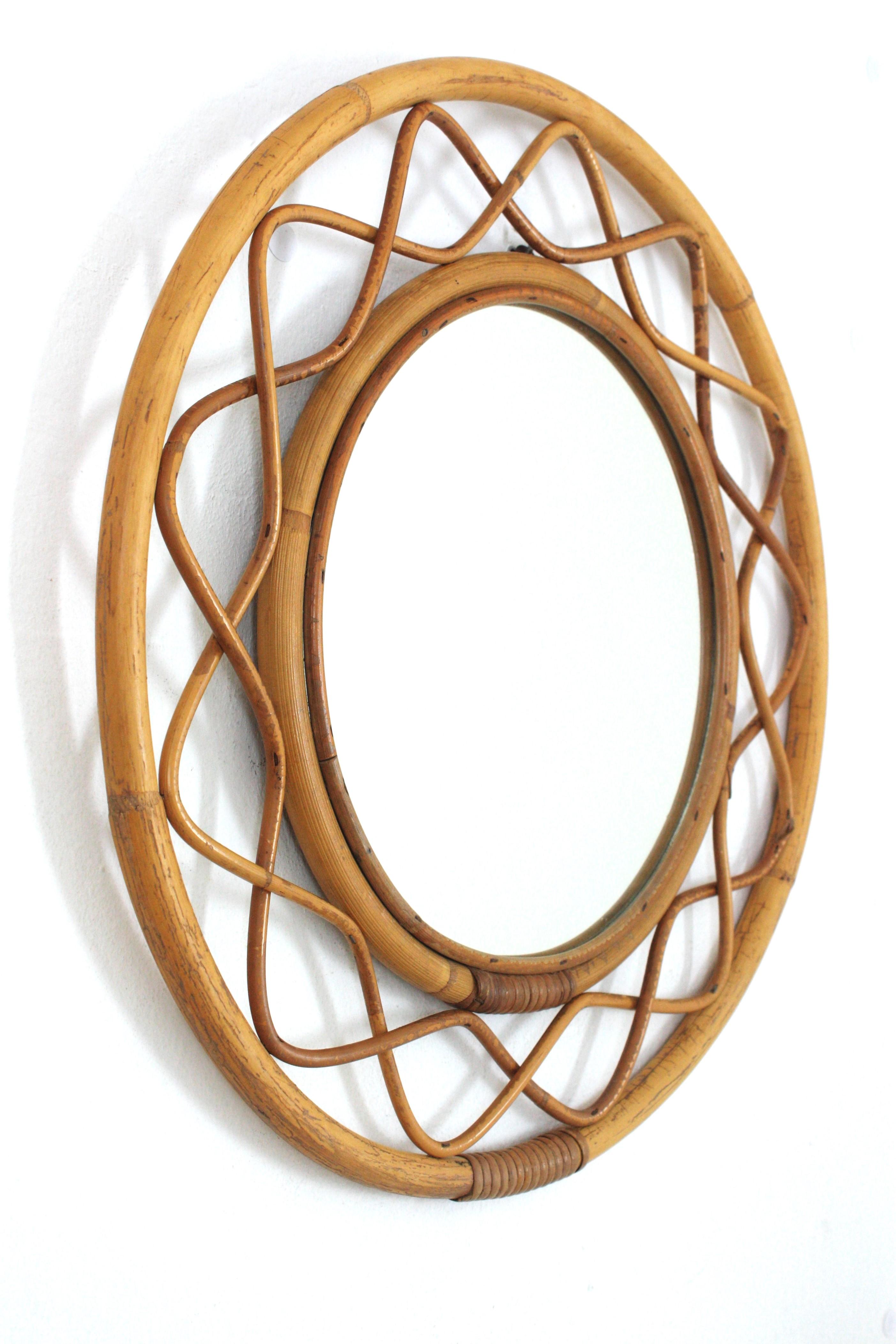 Fatto a mano Specchio rotondo italiano in rattan e bambù, Franco Albini Syle, anni '60 in vendita
