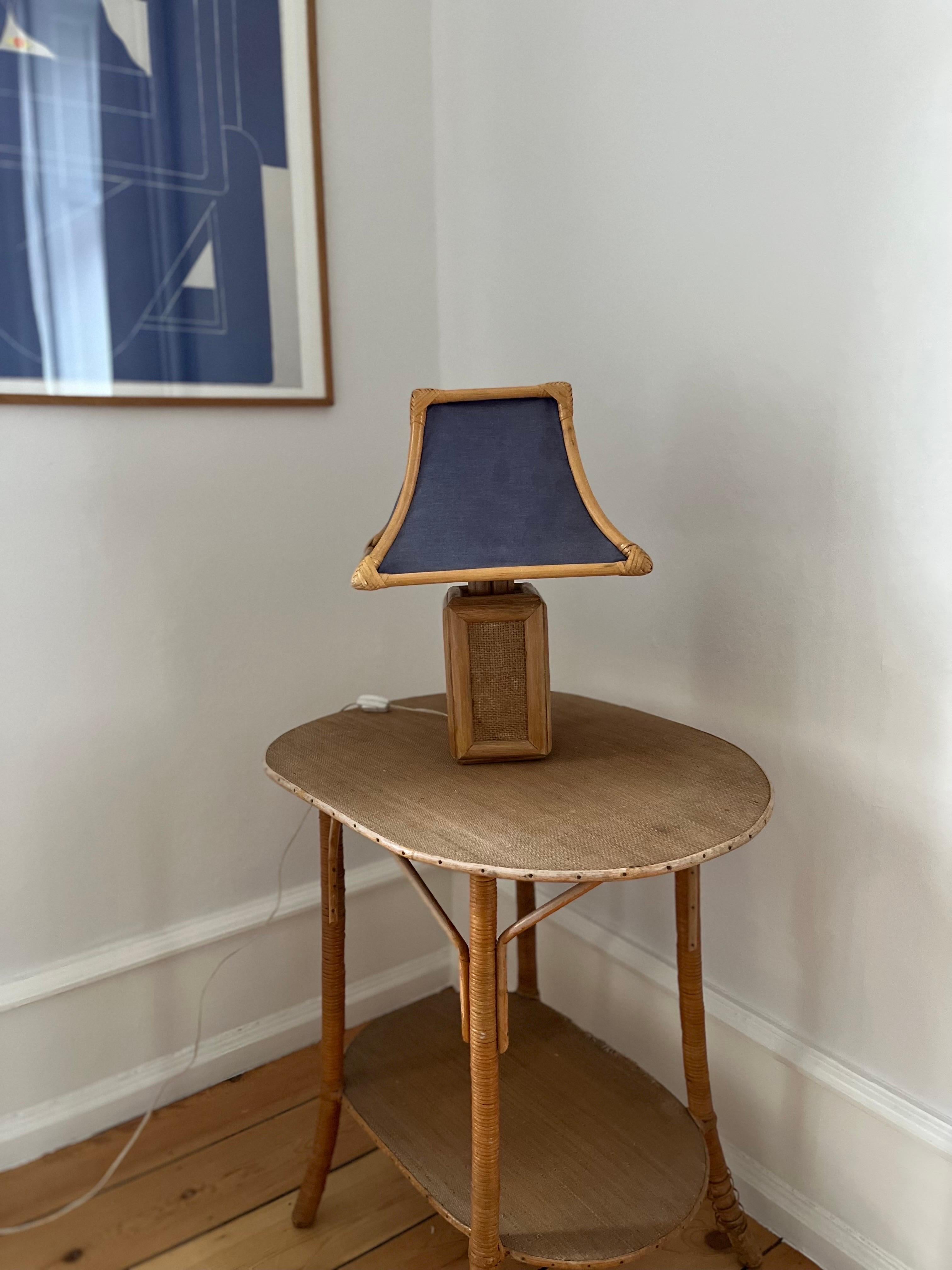 Lámpara de mesa italiana de ratán/bambú con pantalla textil cosida a mano Años 60 en venta 6