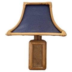 Lampada da tavolo italiana in rattan/bambù con paralume in tessuto cucito a mano 1960s