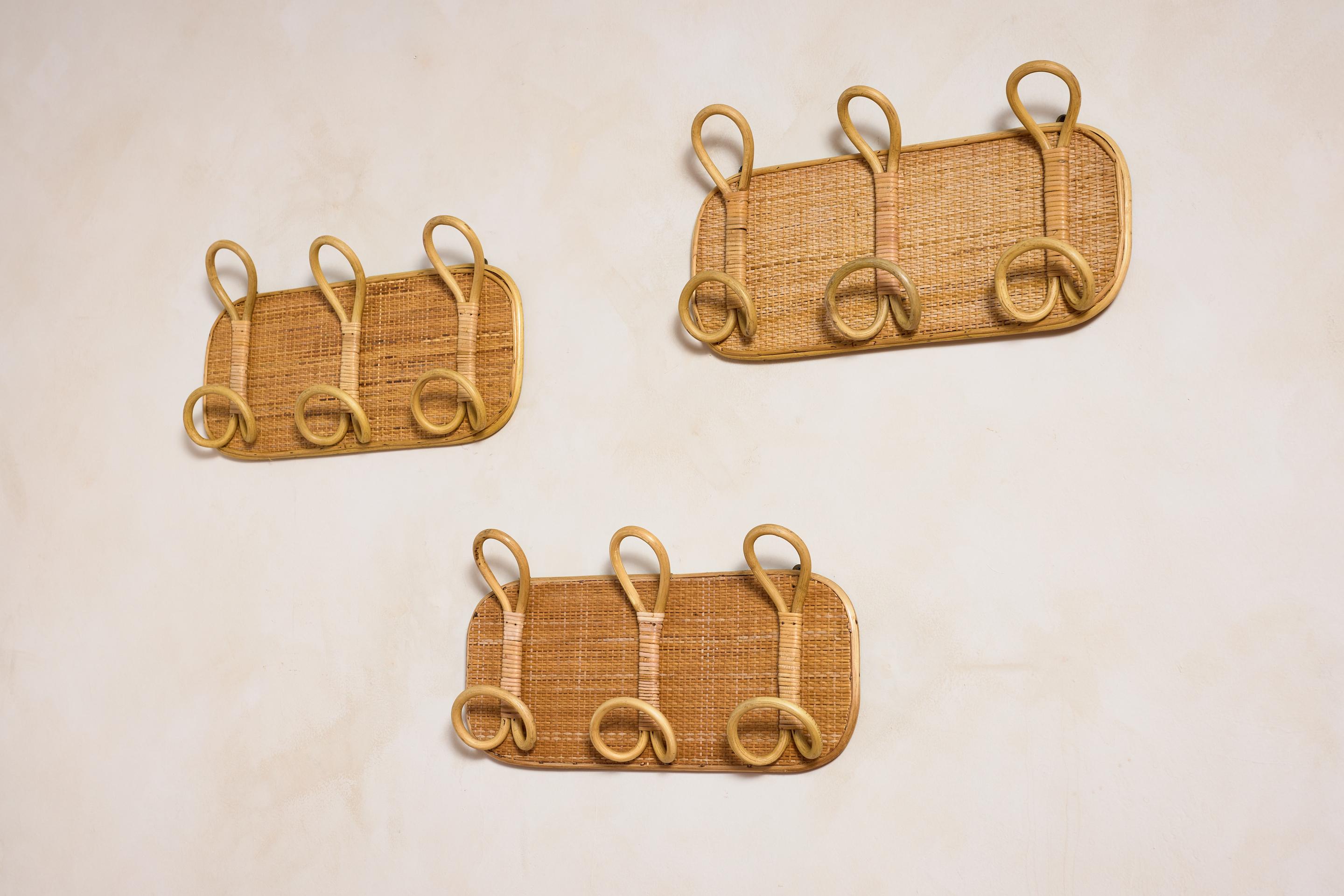 Italian Rattan Coat Rack In Good Condition For Sale In Beverly Hills, CA
