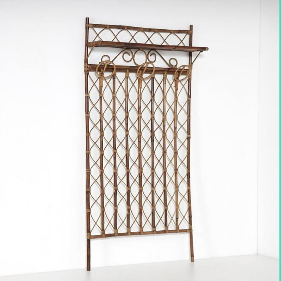 This mid-century Italian bamboo coat rack has excellent proportions and presence and is charm itself! This stylish and gracious statement piece is perfect for an Entry, Mudroom, or Bathroom. Town, Country or Beach. 

The integrated decorative woven