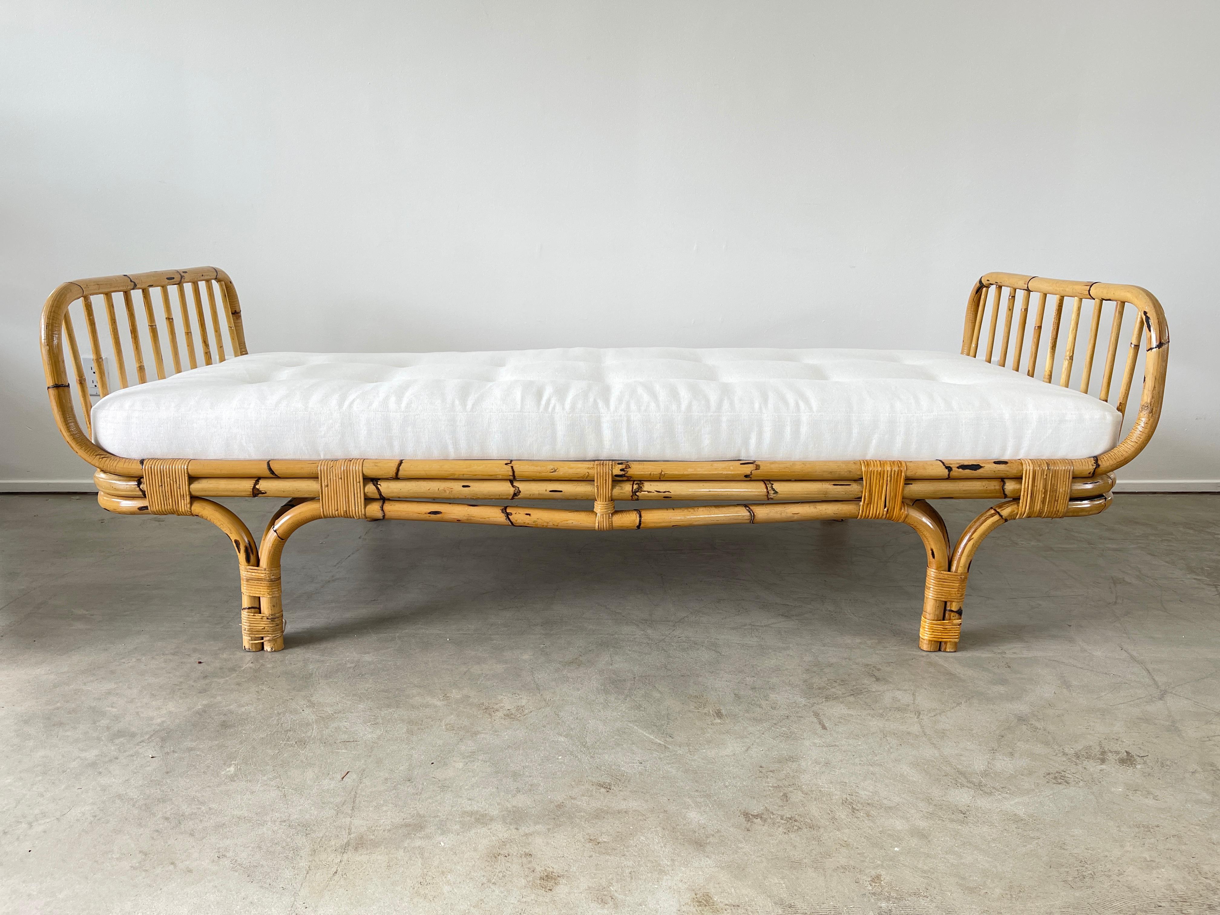 Italian Rattan Daybed In Good Condition In Beverly Hills, CA