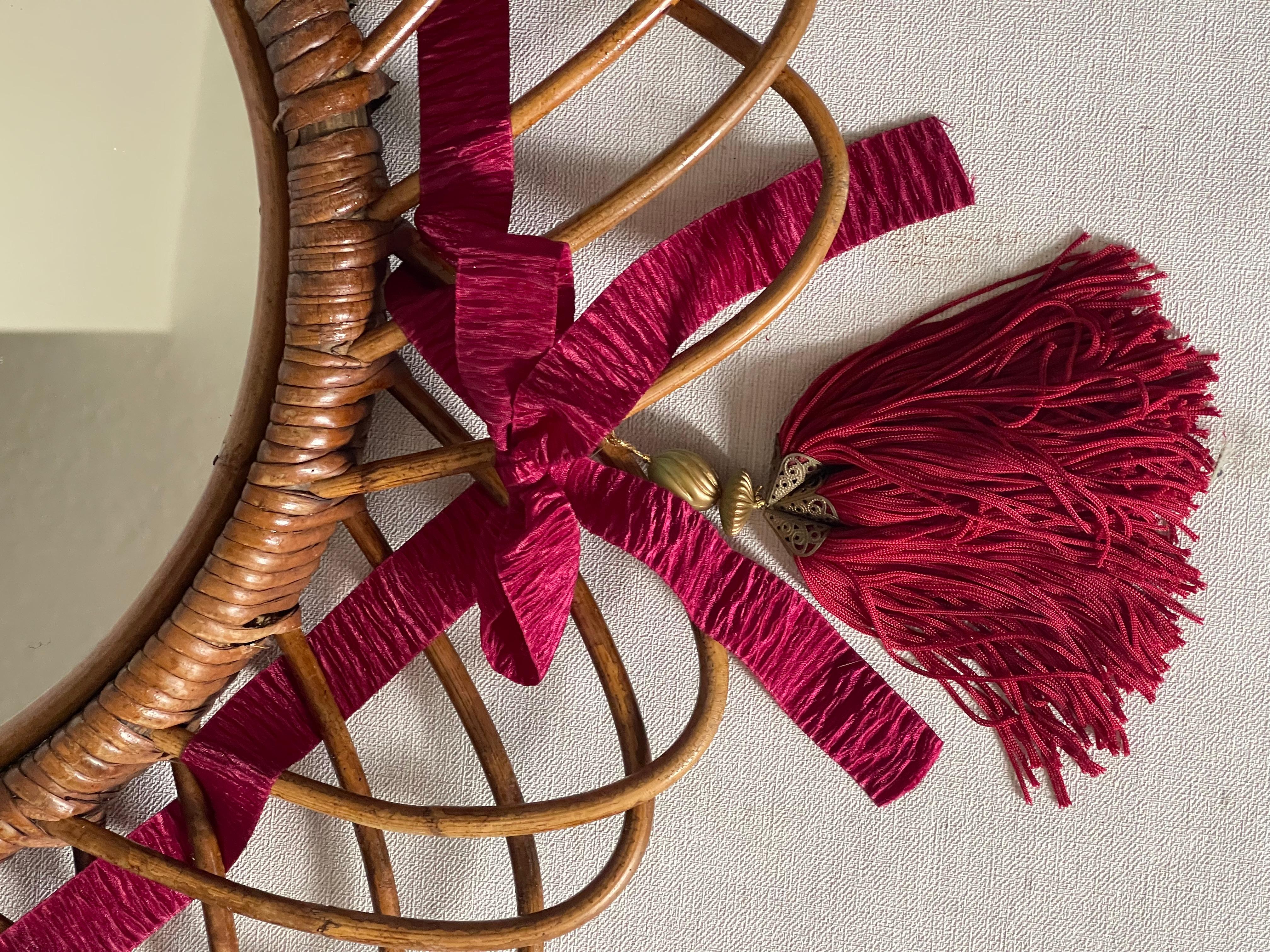 Rotin Miroir en rotin italien Franco Albini avec ruban bourgogne en vente