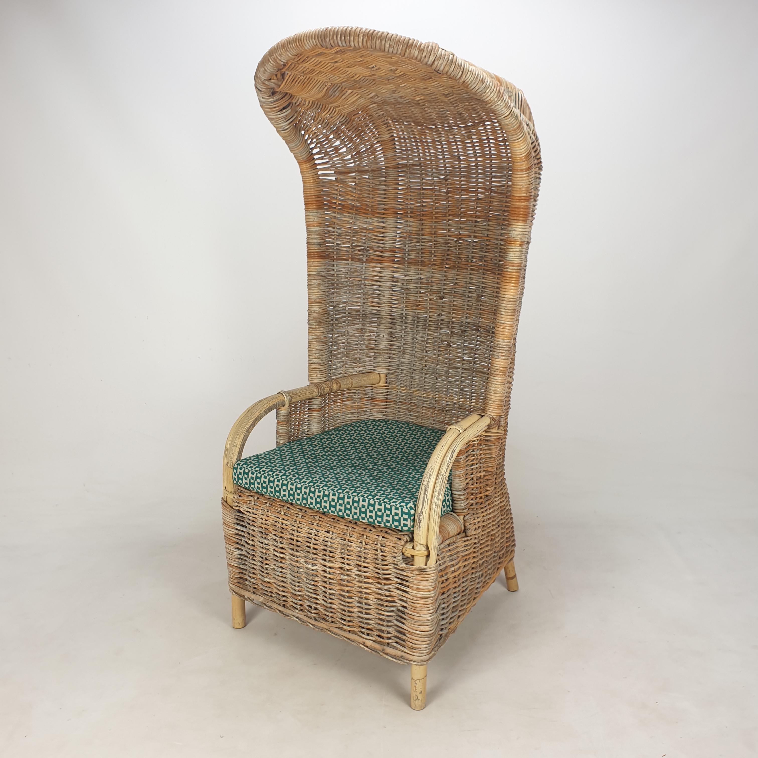 Very nice beach or pool chair, made in Italy in the 70's.
It has a comfortable cushion upholstered with stunning Dedar Hermés fabric.
The chair is made of rattan. 

It gives protection from the sun and it is shaped to give comfort to your back.