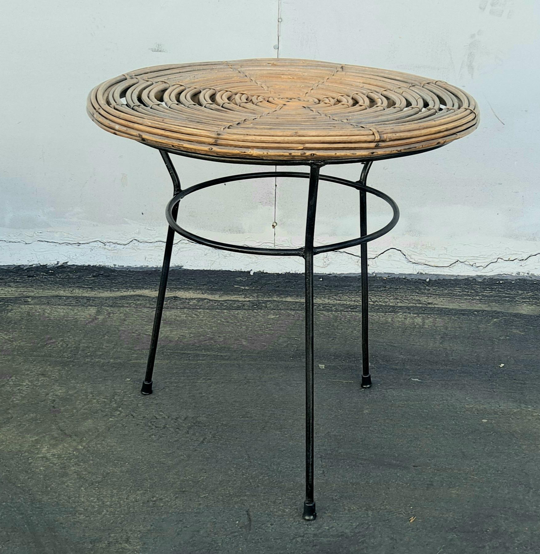 Mid-Century Modern Italian Rattan Side Table Attributed to Franco Albinini For Sale