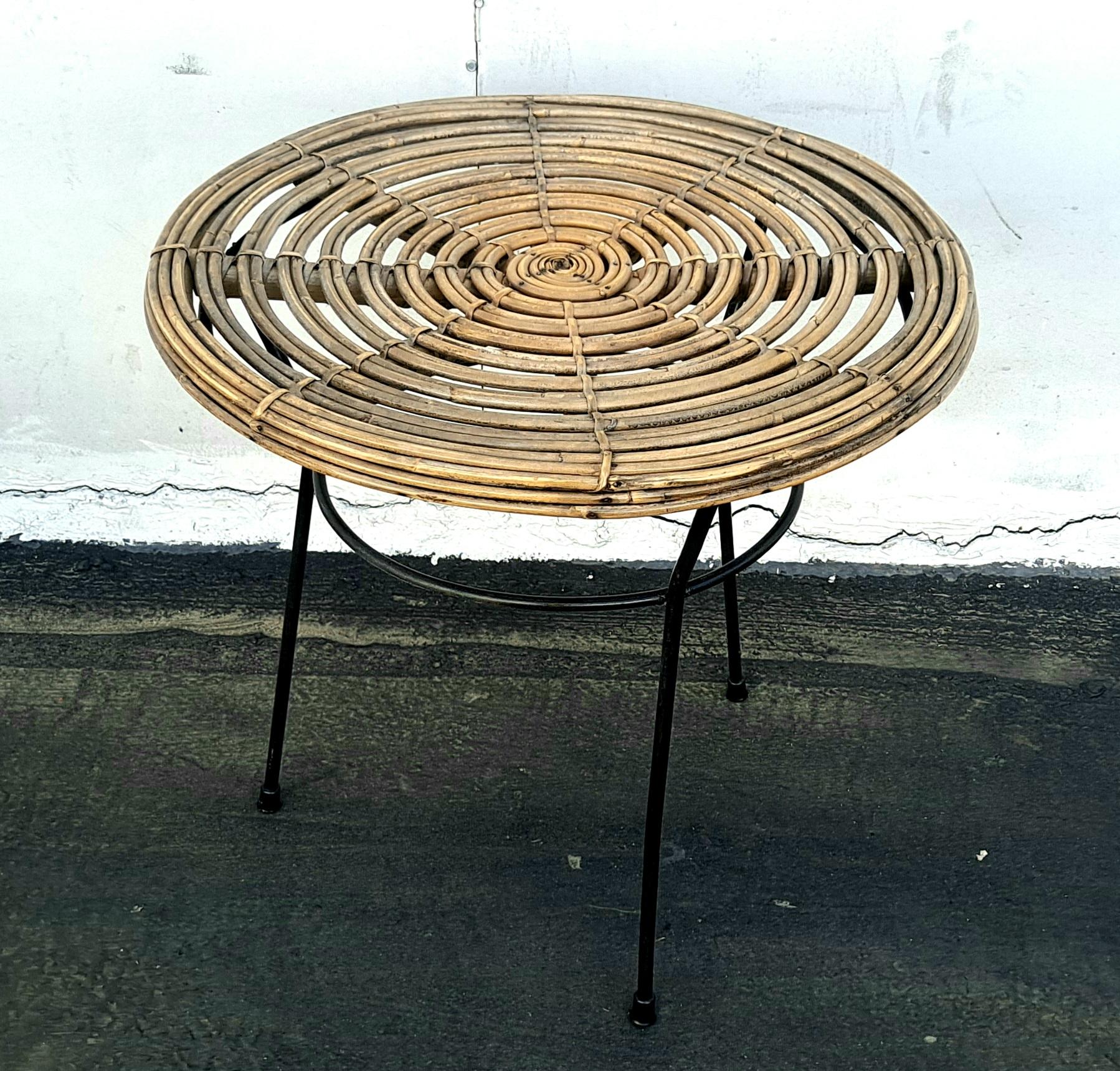 Mid-20th Century Italian Rattan Side Table Attributed to Franco Albinini For Sale