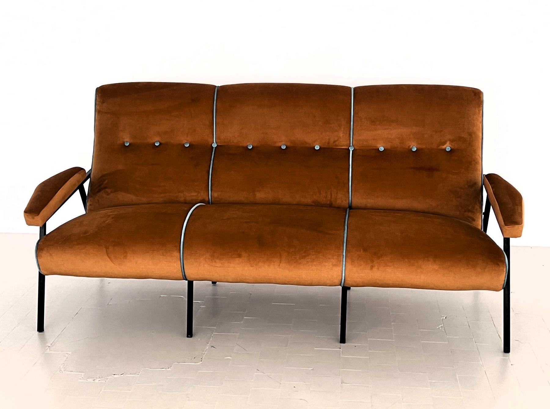 Mid-Century Modern Italian Re-upholstered Midcentury Settee or Sofa For Sale
