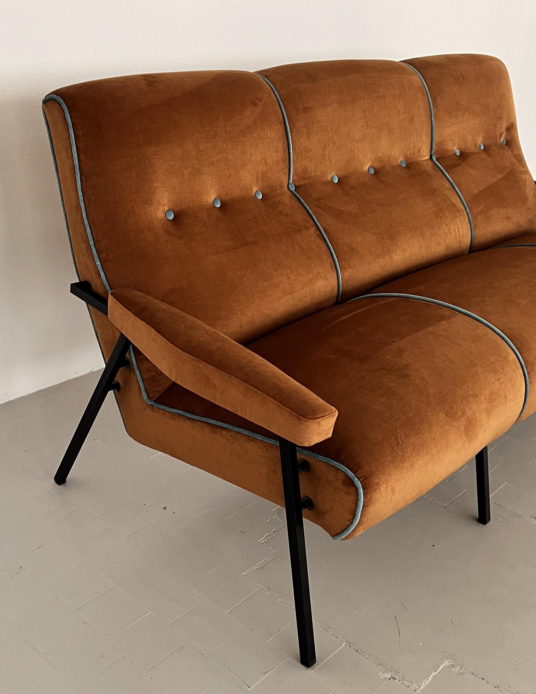 European Italian Re-upholstered Midcentury Settee or Sofa For Sale