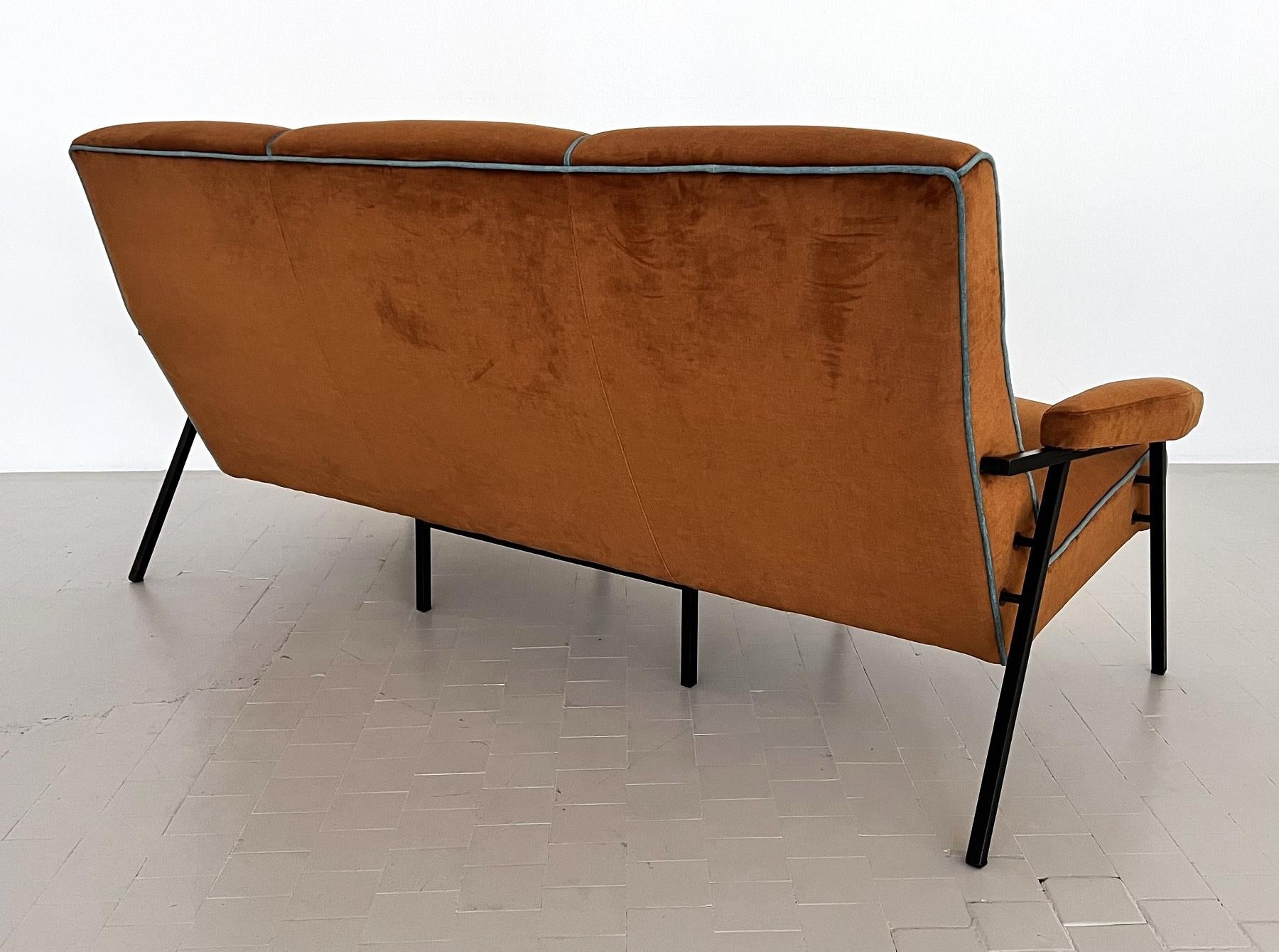 20th Century Italian Re-upholstered Midcentury Settee or Sofa For Sale