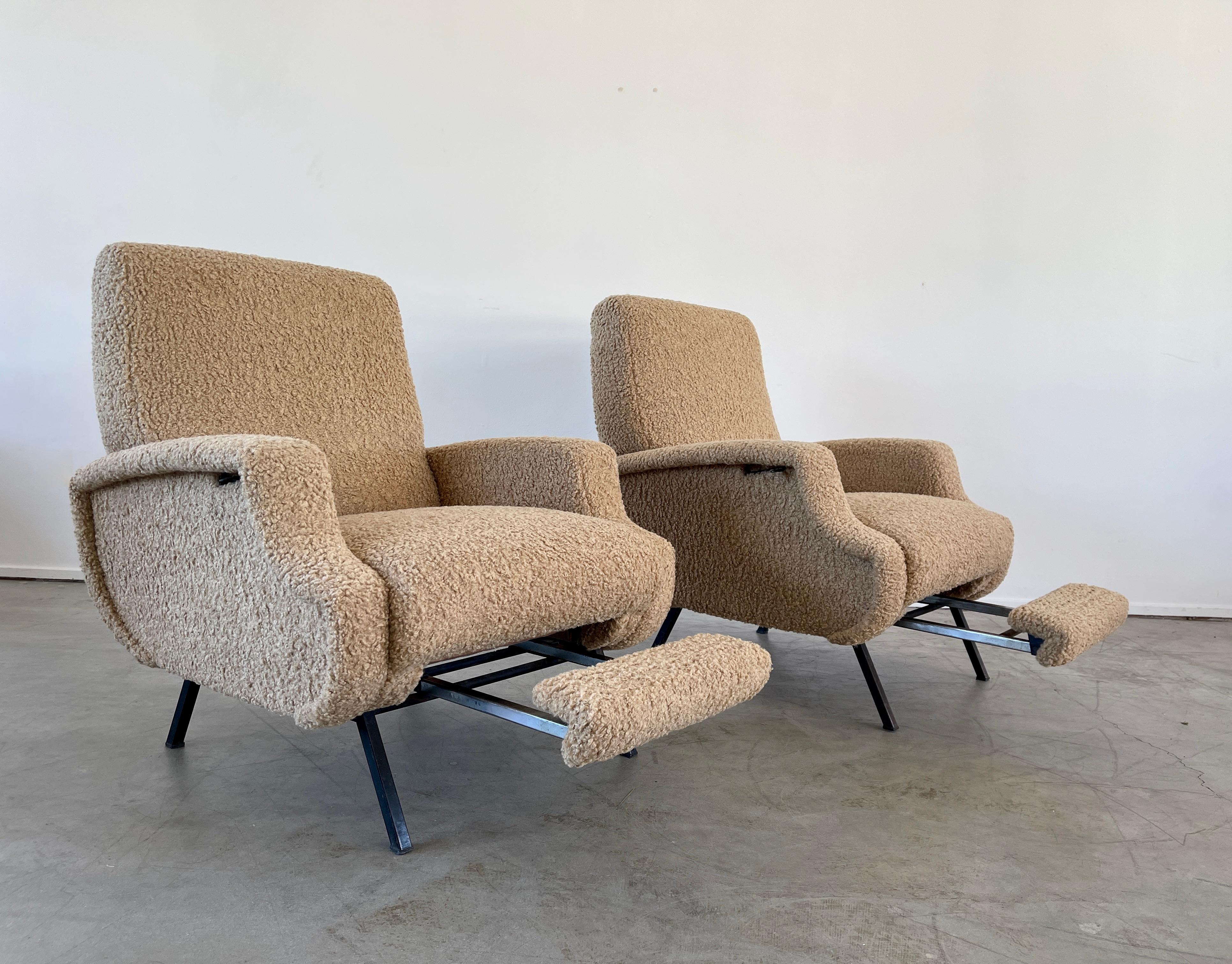 Italian Reclining Lounge Chairs In Good Condition In Beverly Hills, CA