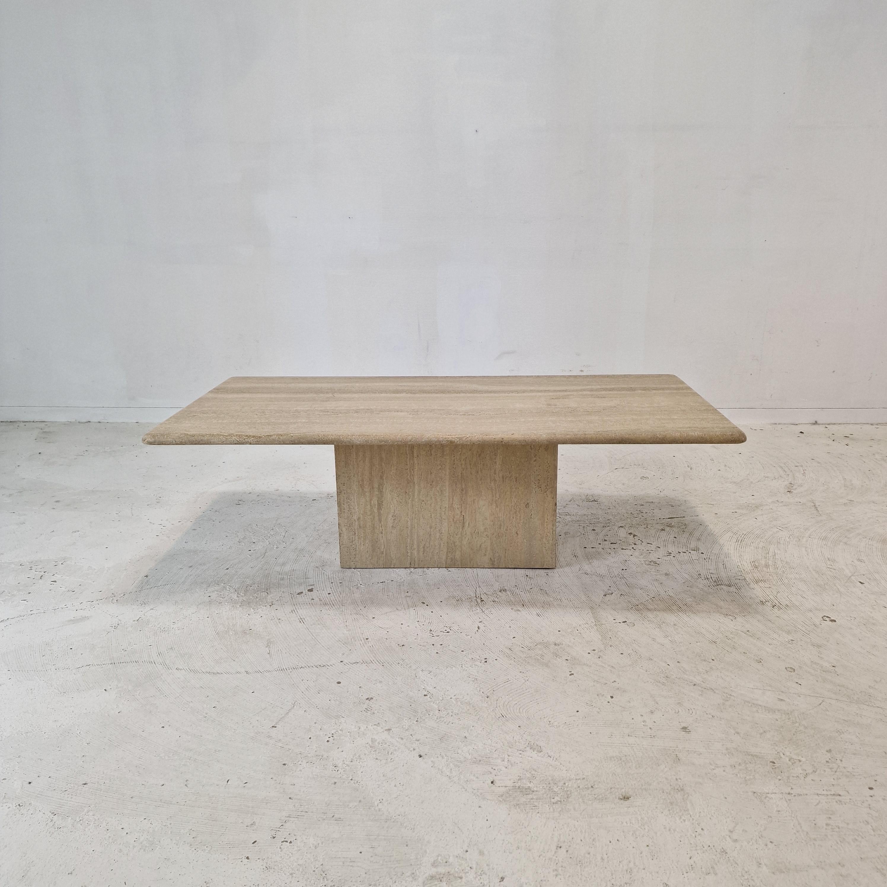 Very nice rectangle shaped Italian coffee or side table handcrafted out of travertine, 1980s. 

It is made of beautiful travertine. 
Please take notice of the very nice patterns. 

It has the normal traces of use, see the pictures. 

We work with