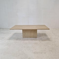 Italienischer rechteckiger Couchtisch aus Travertin, 1980er Jahre
