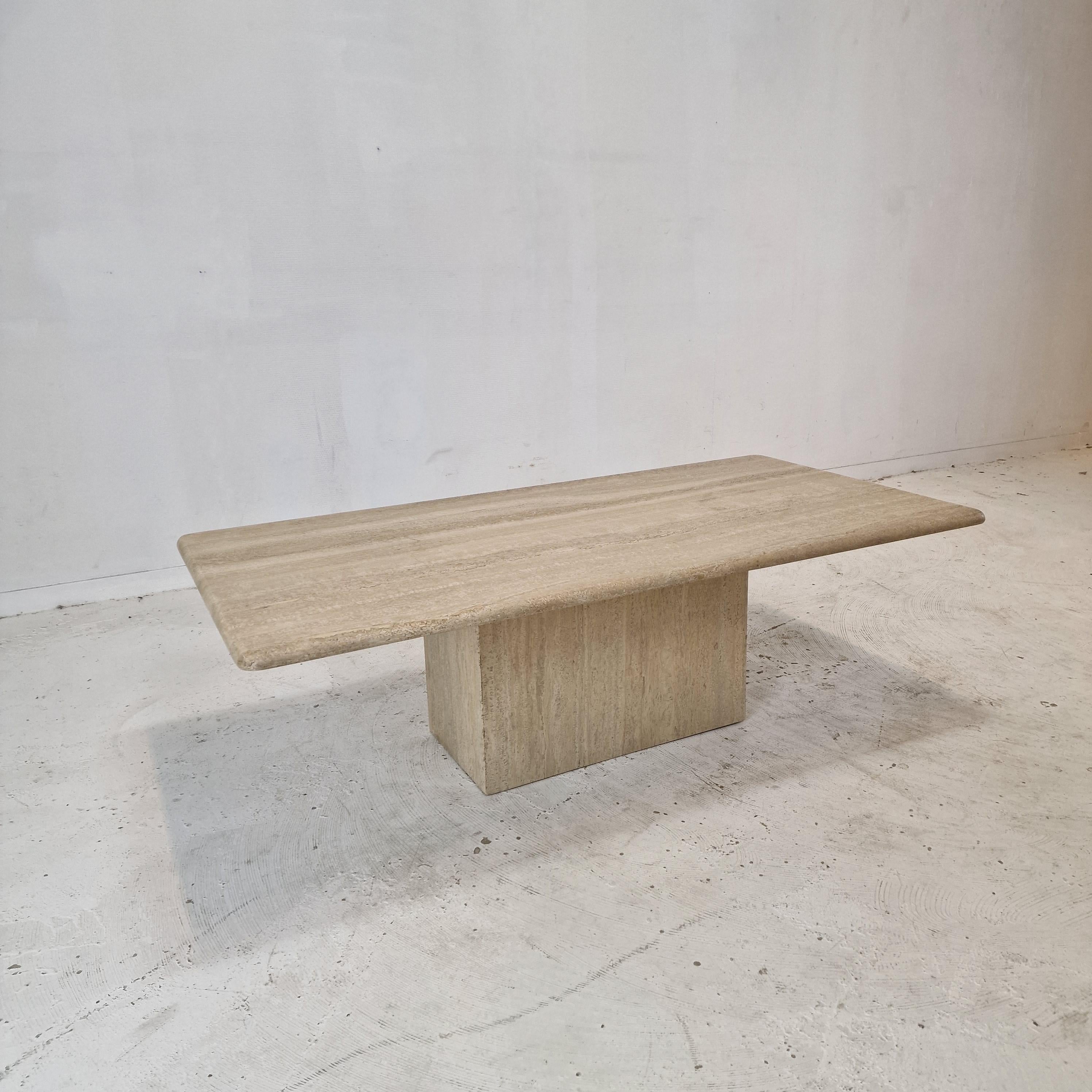 Hand-Crafted Italian Rectangle Coffee Table in Travertine, 1980s For Sale